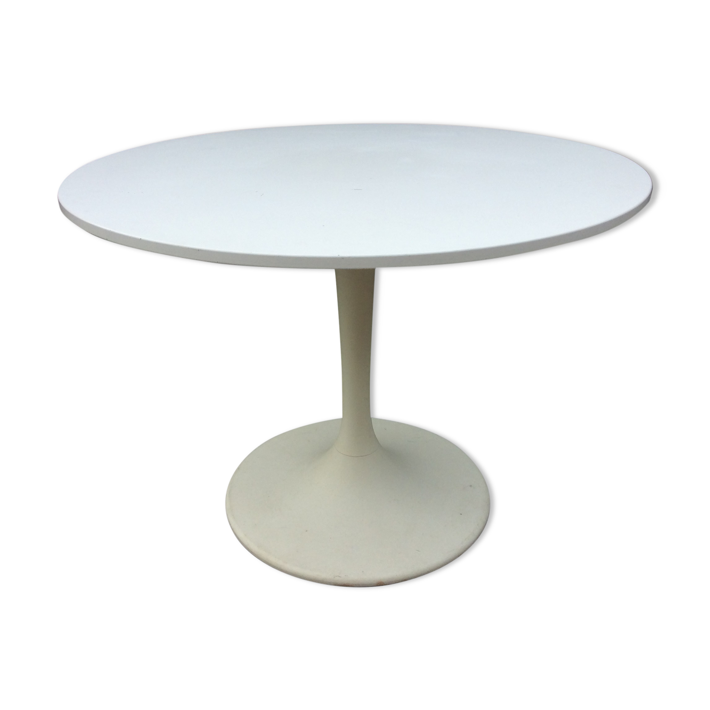 Vintage round table with tulip pvc base