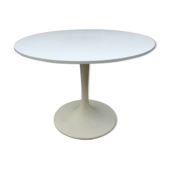 Vintage round table with tulip pvc base
