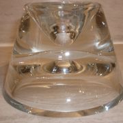 Carafe à vin avec bouchon sur socle en cristal