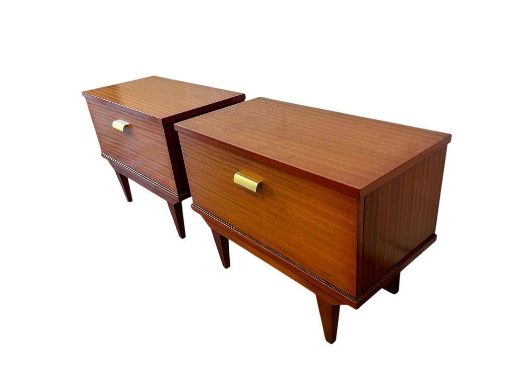 Set of 2 vintage wooden bedside tables/mini cabinets.