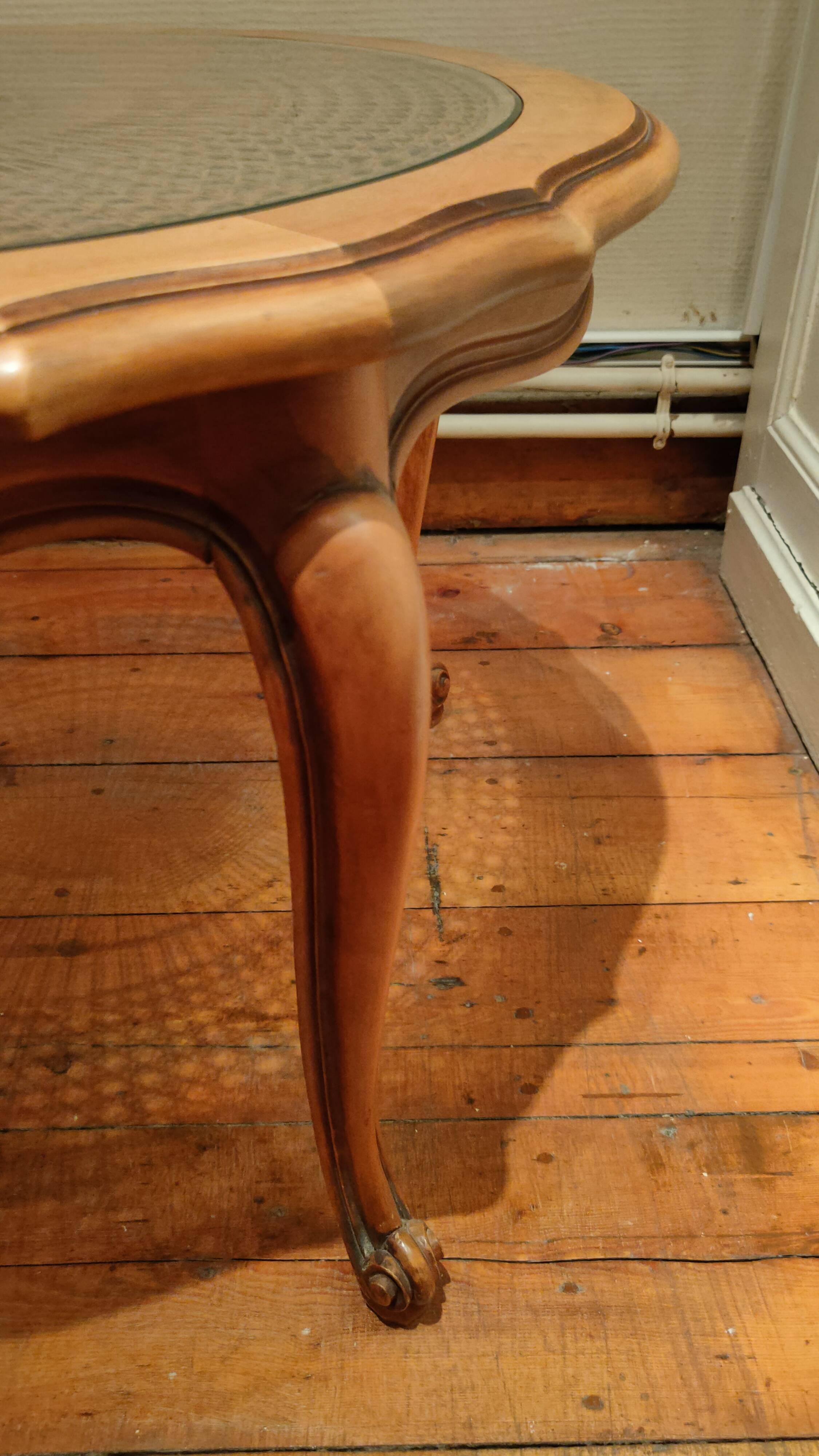 Table basse bois et cannage plateau verre