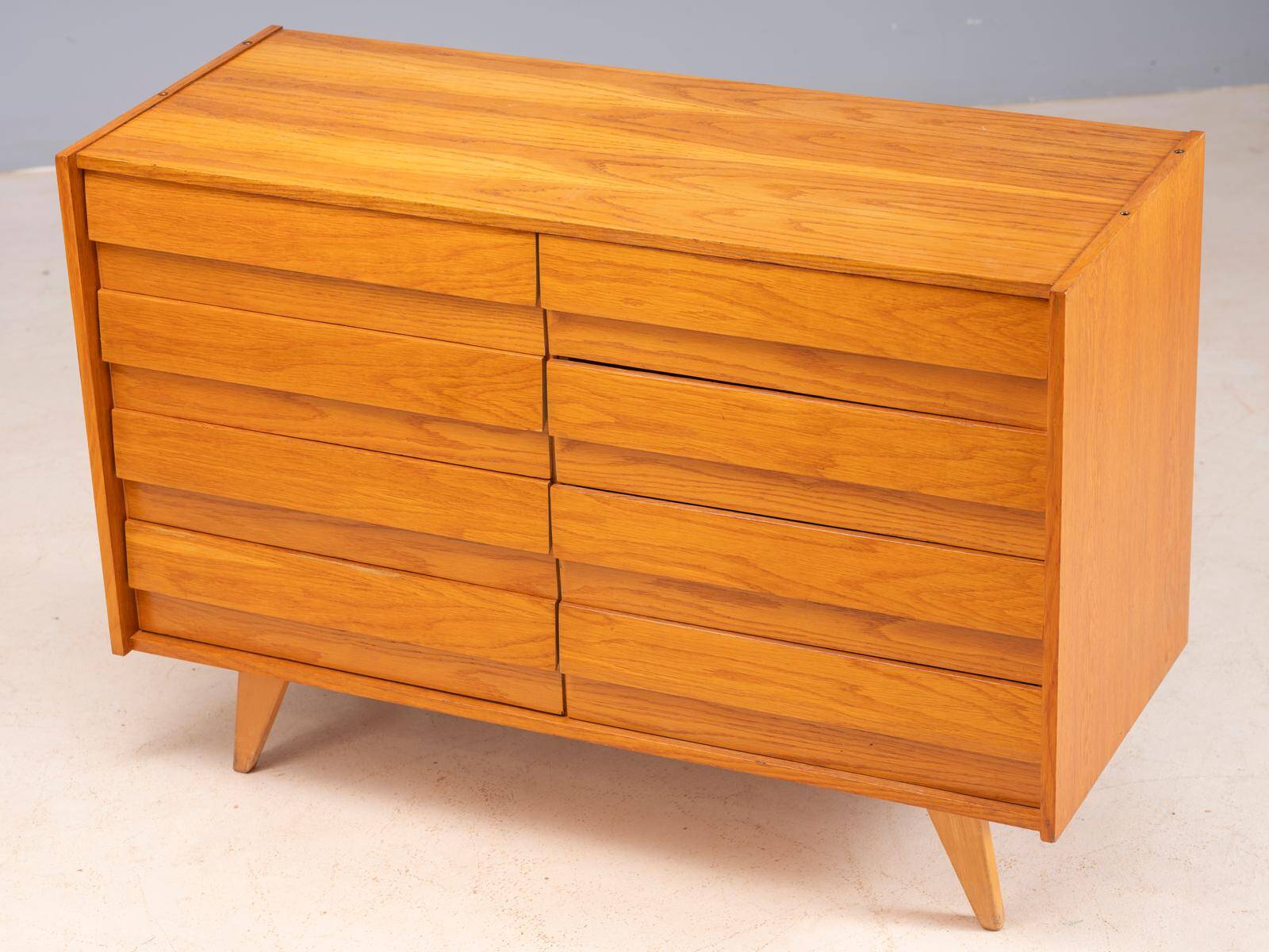 Vintage Czech chest of drawers U-453 by Jiří Jiroutek, 1960s, oak veneer, 110 × 45 × 77 cm