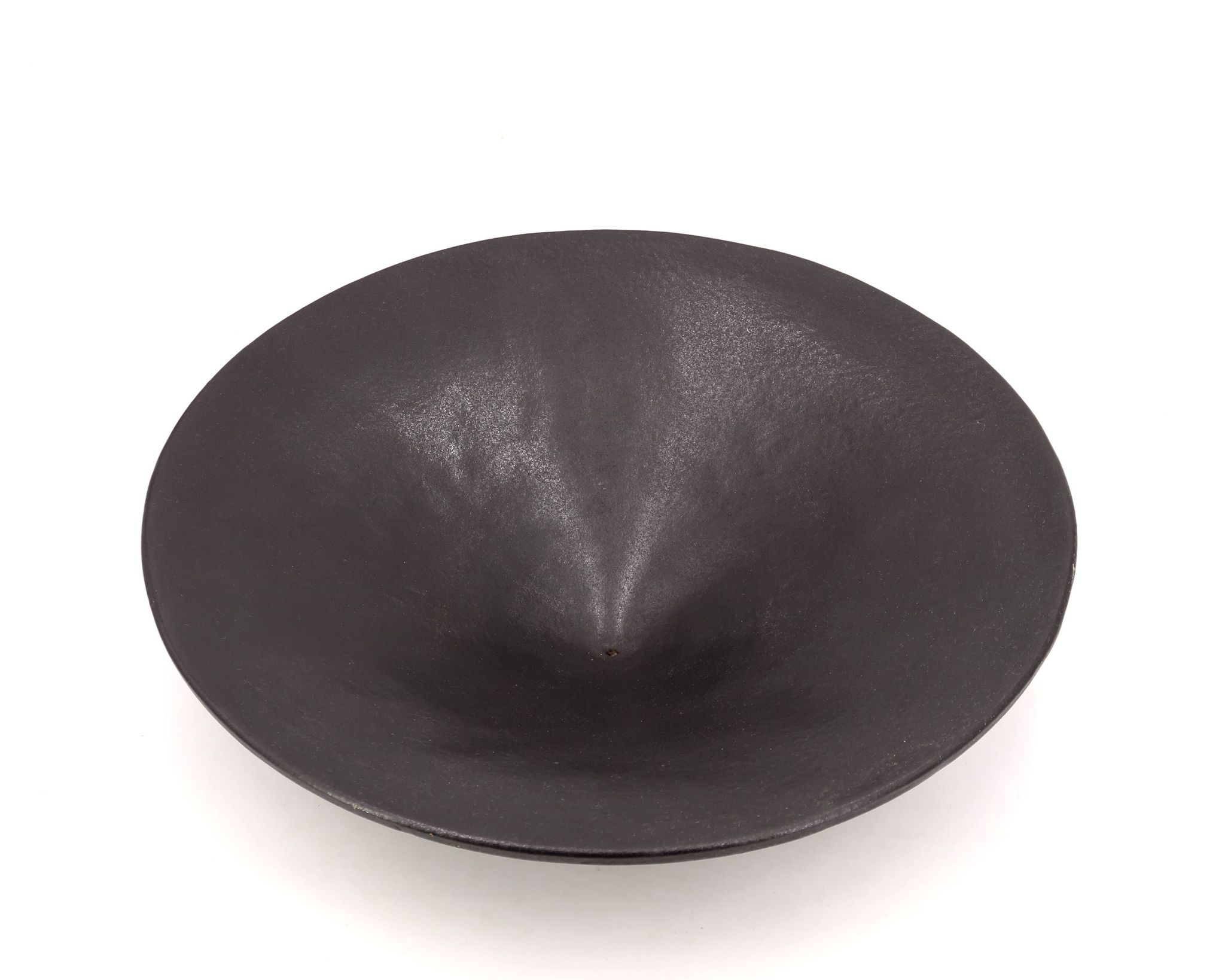 Centre de table noir en céramique sur pied, La Bergerie Vallauris
