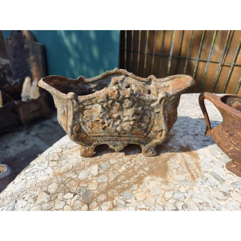 4 cast iron planters from 1900 in Charleville - Mézières