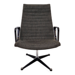 Chaise modèle EA 116