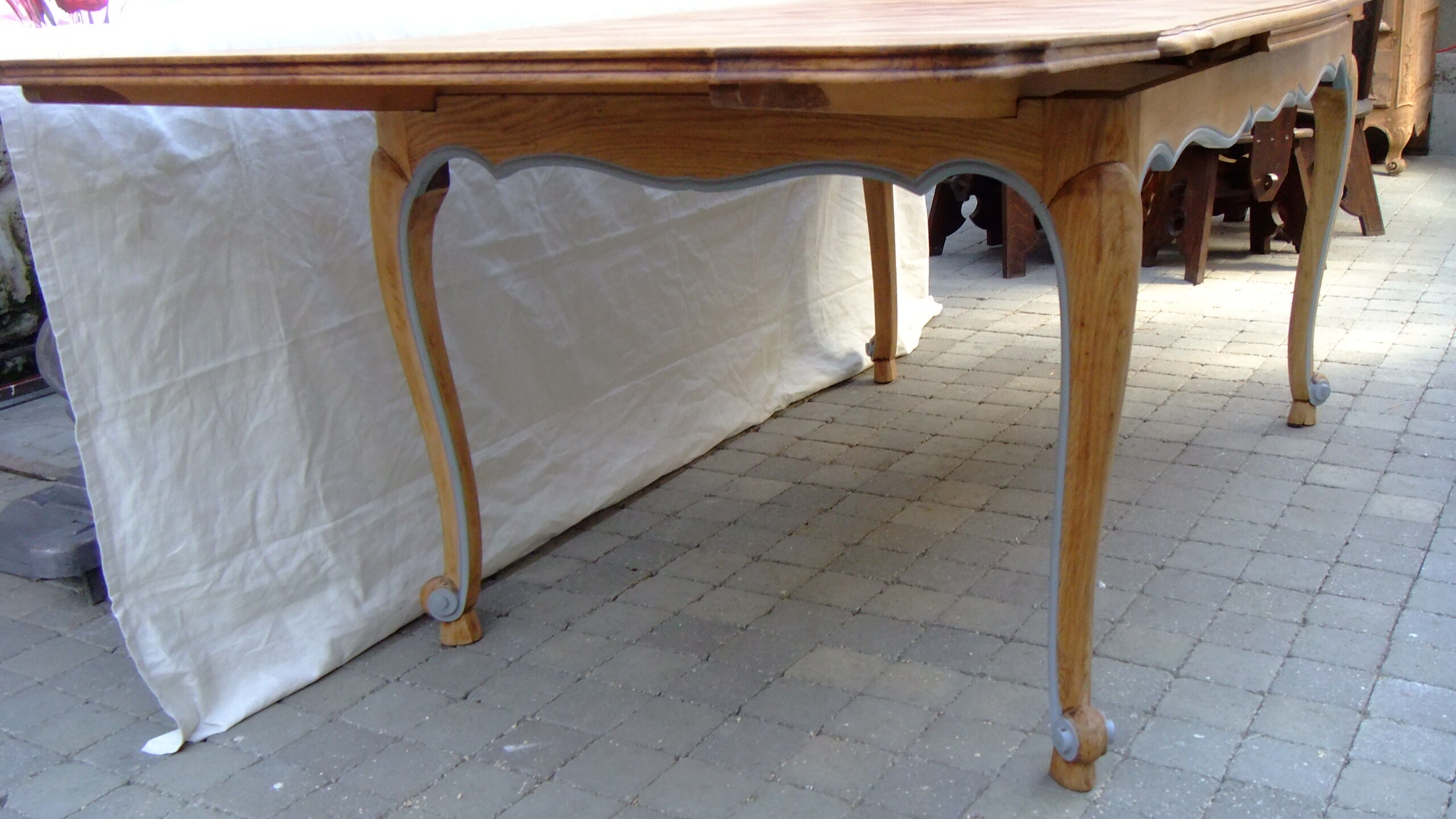 Italian table in clear chechen