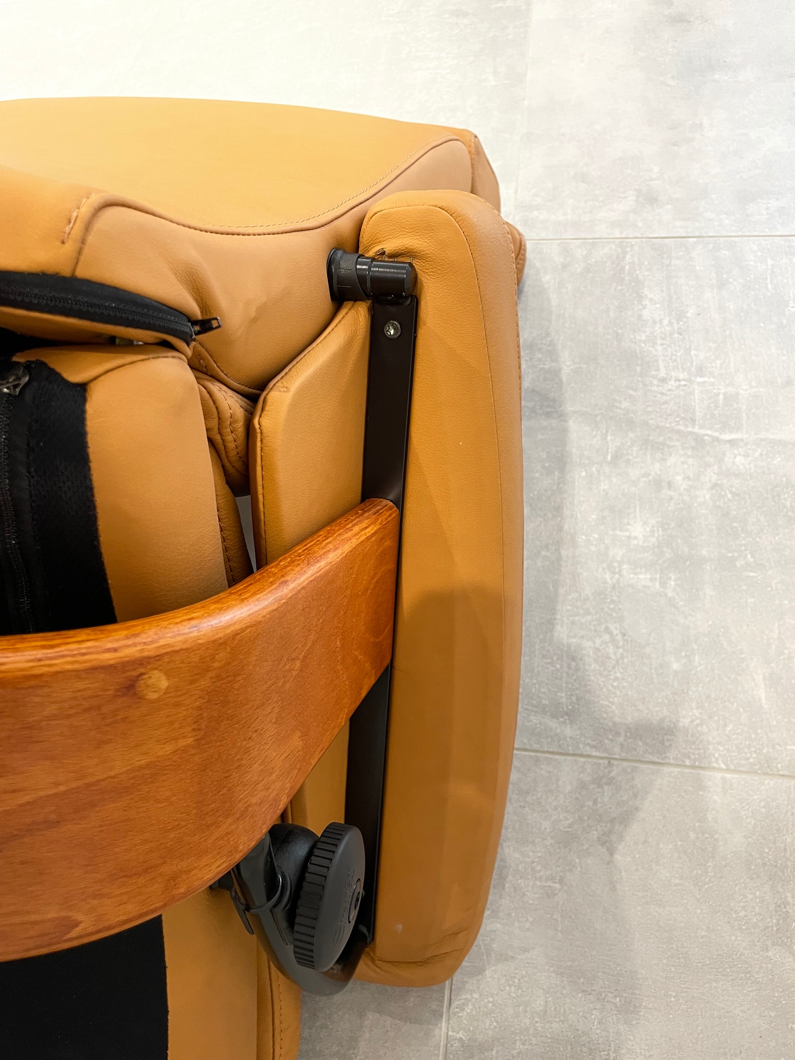 Ekornes chaise longue armchair in Norwegian Scandinavian leather, Chamois