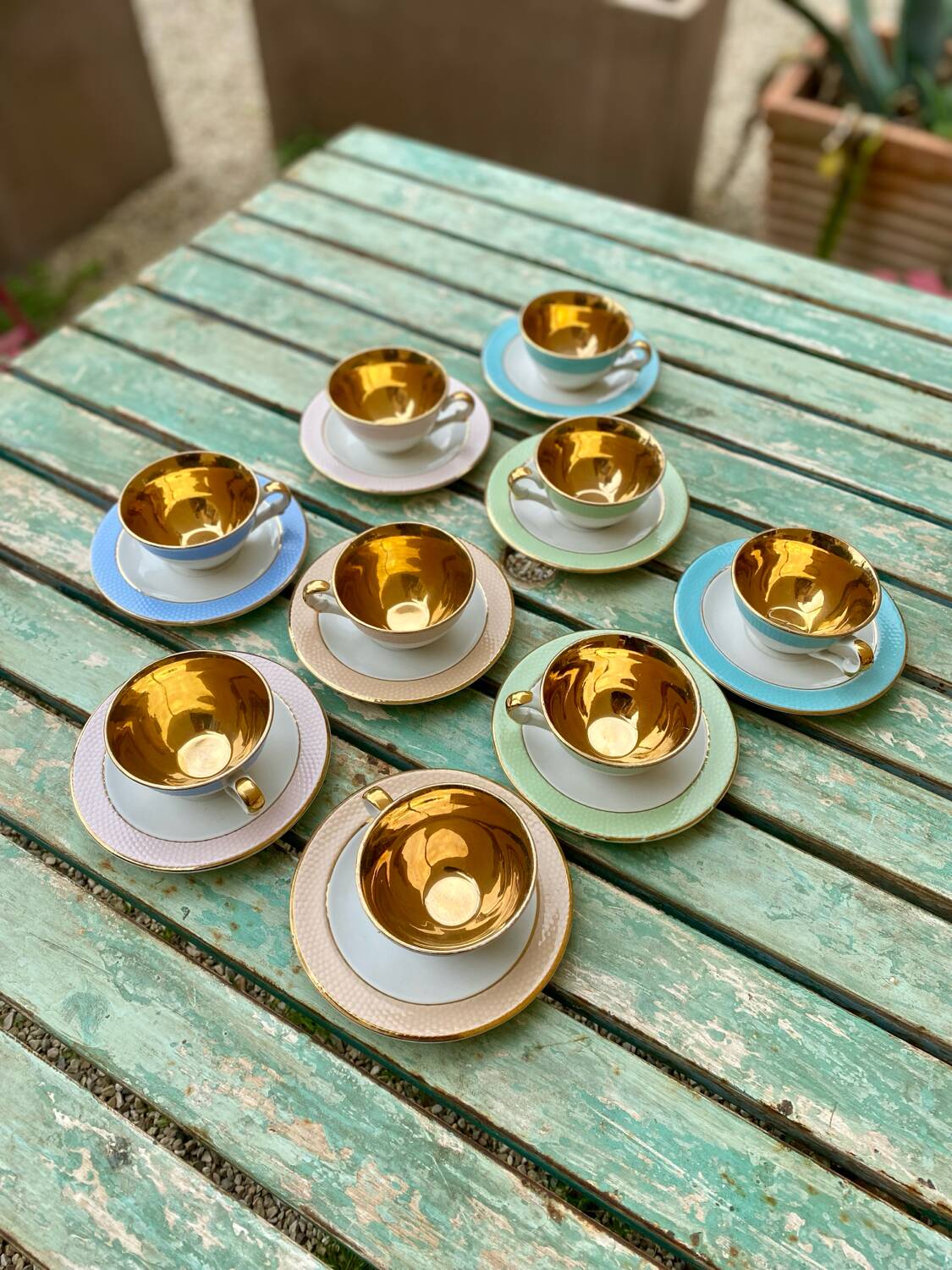 L'Amandinoise colored cup set