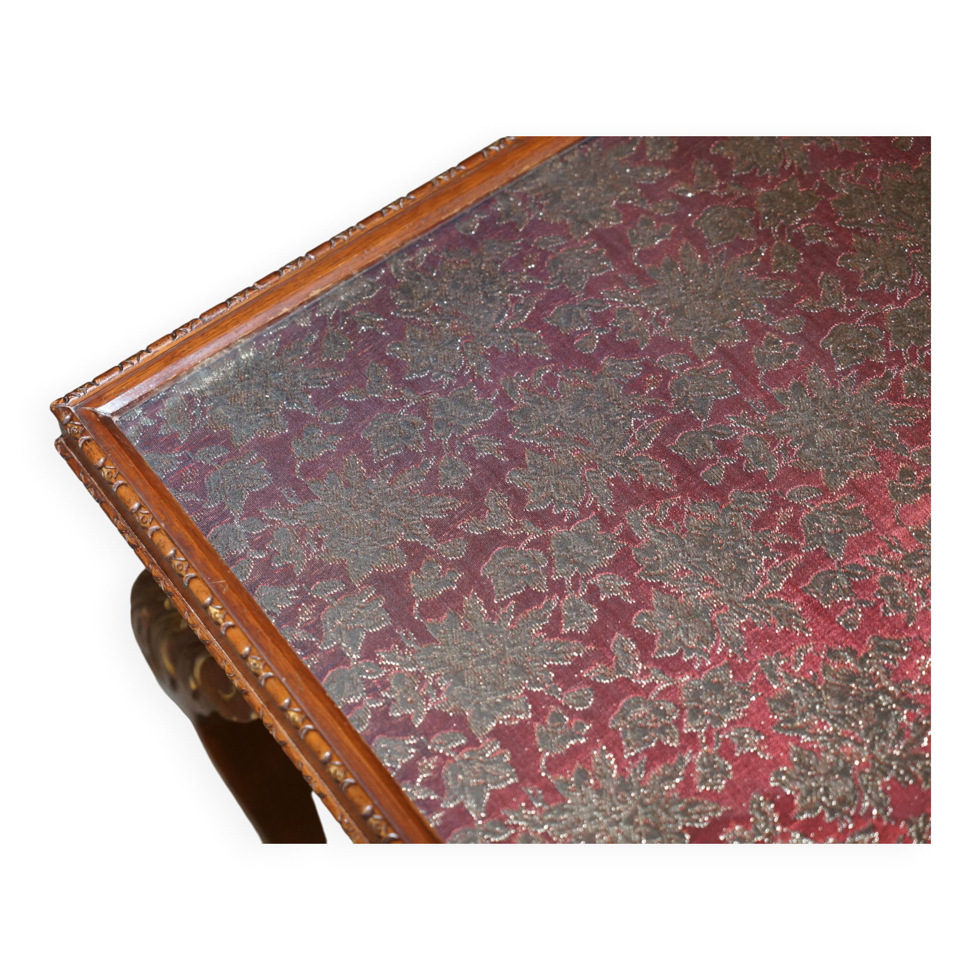 Table d'écriture vintage en bois dur avec dessus en verre brodé de soie