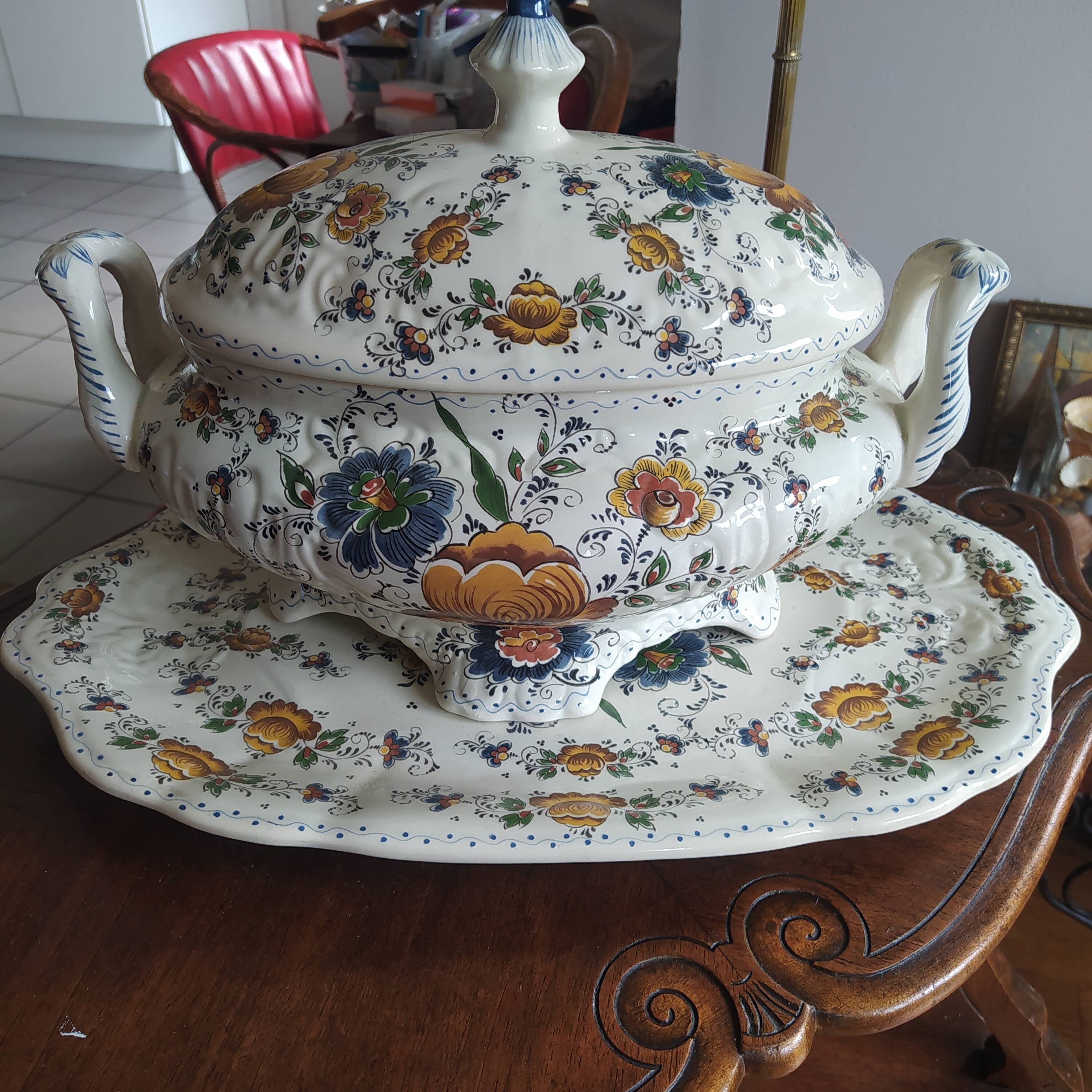 Soupière en faience Hubert Bequet signée