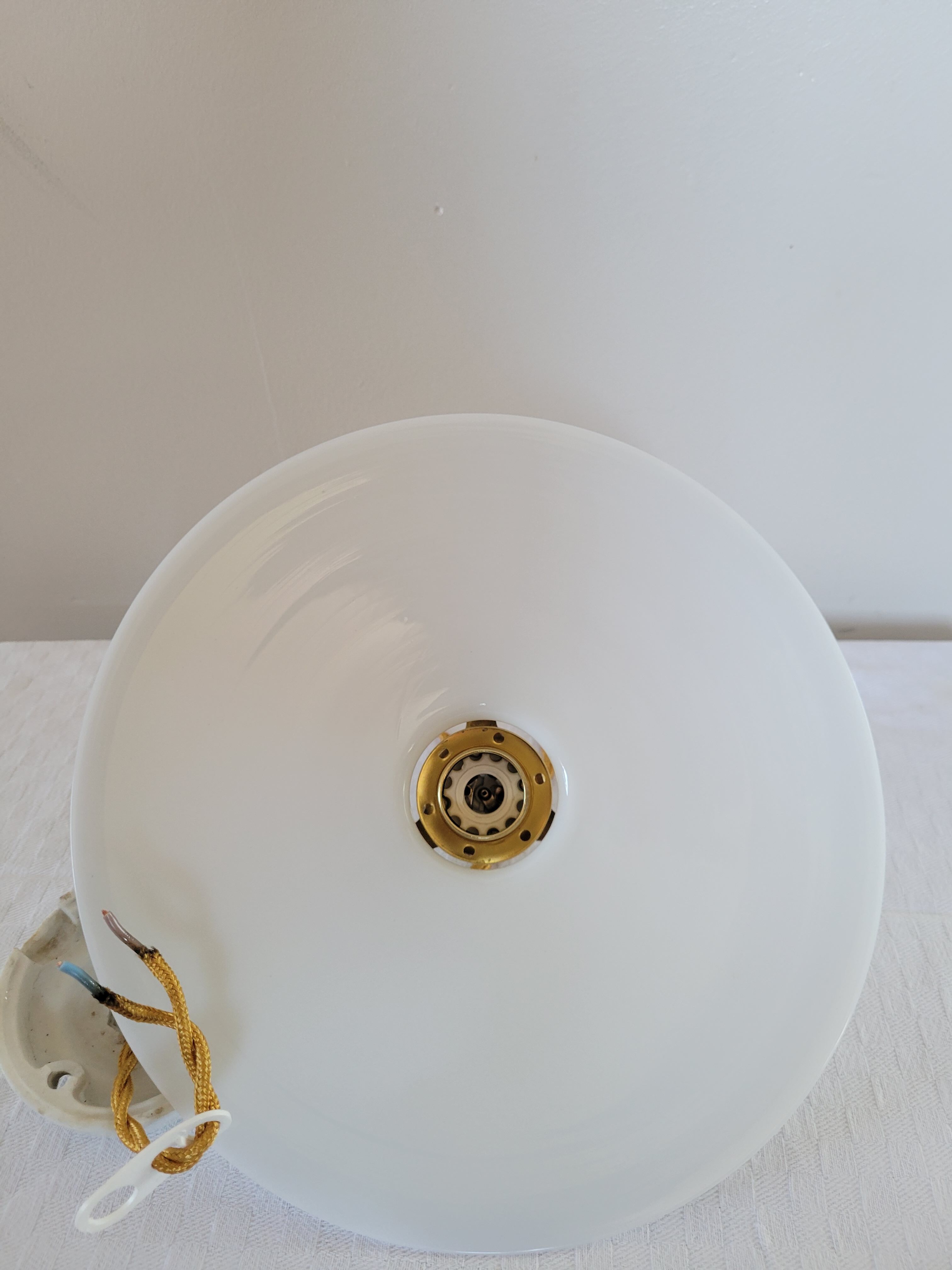 Smooth opaline suspension