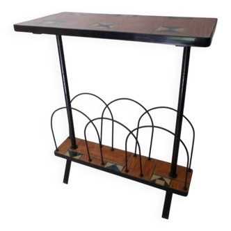 Magazine rack table