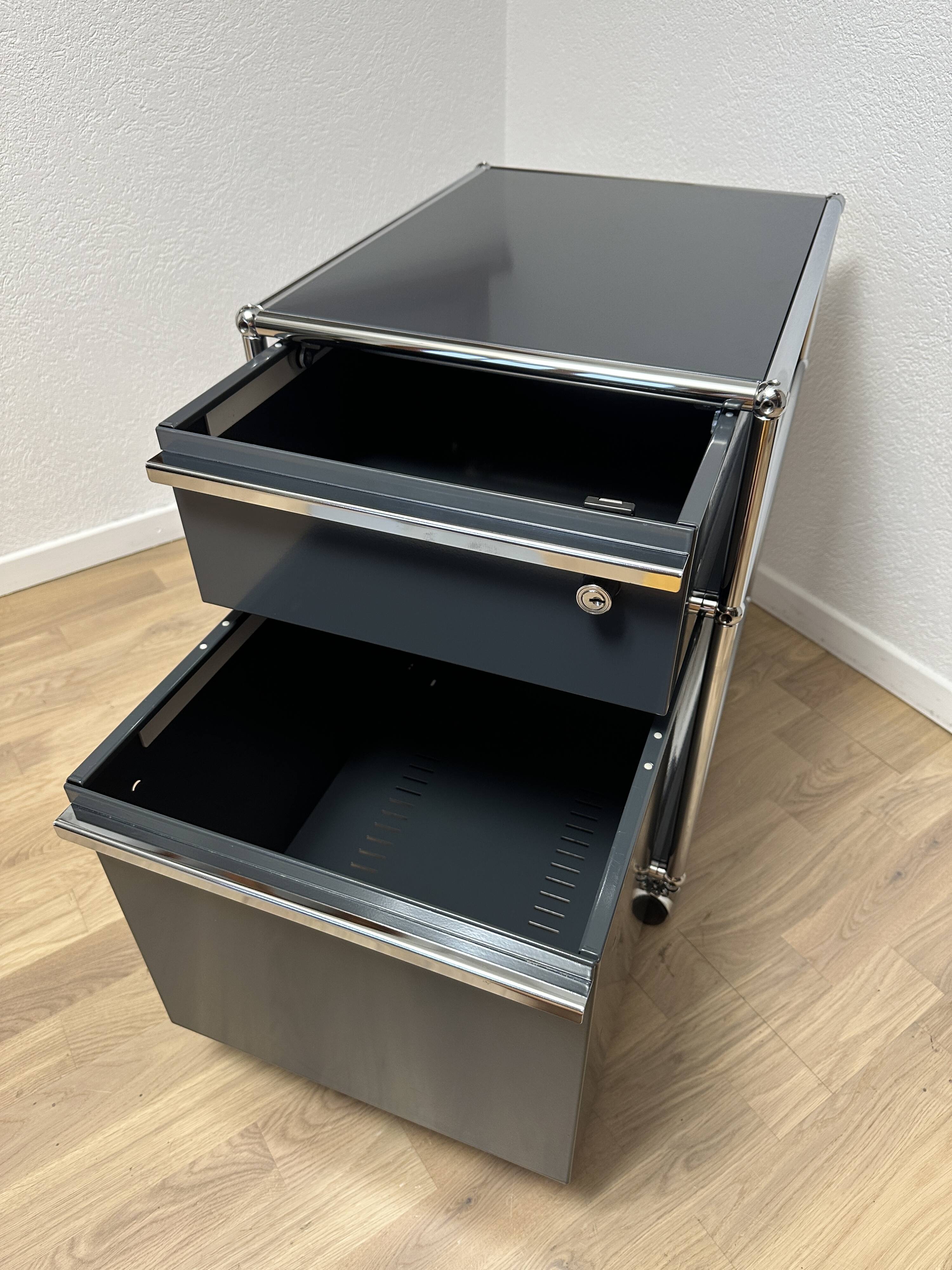 USM Haller wheeled cabinet in Anthracite Grey