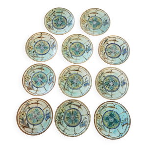 Lot d'assiettes en barbotine