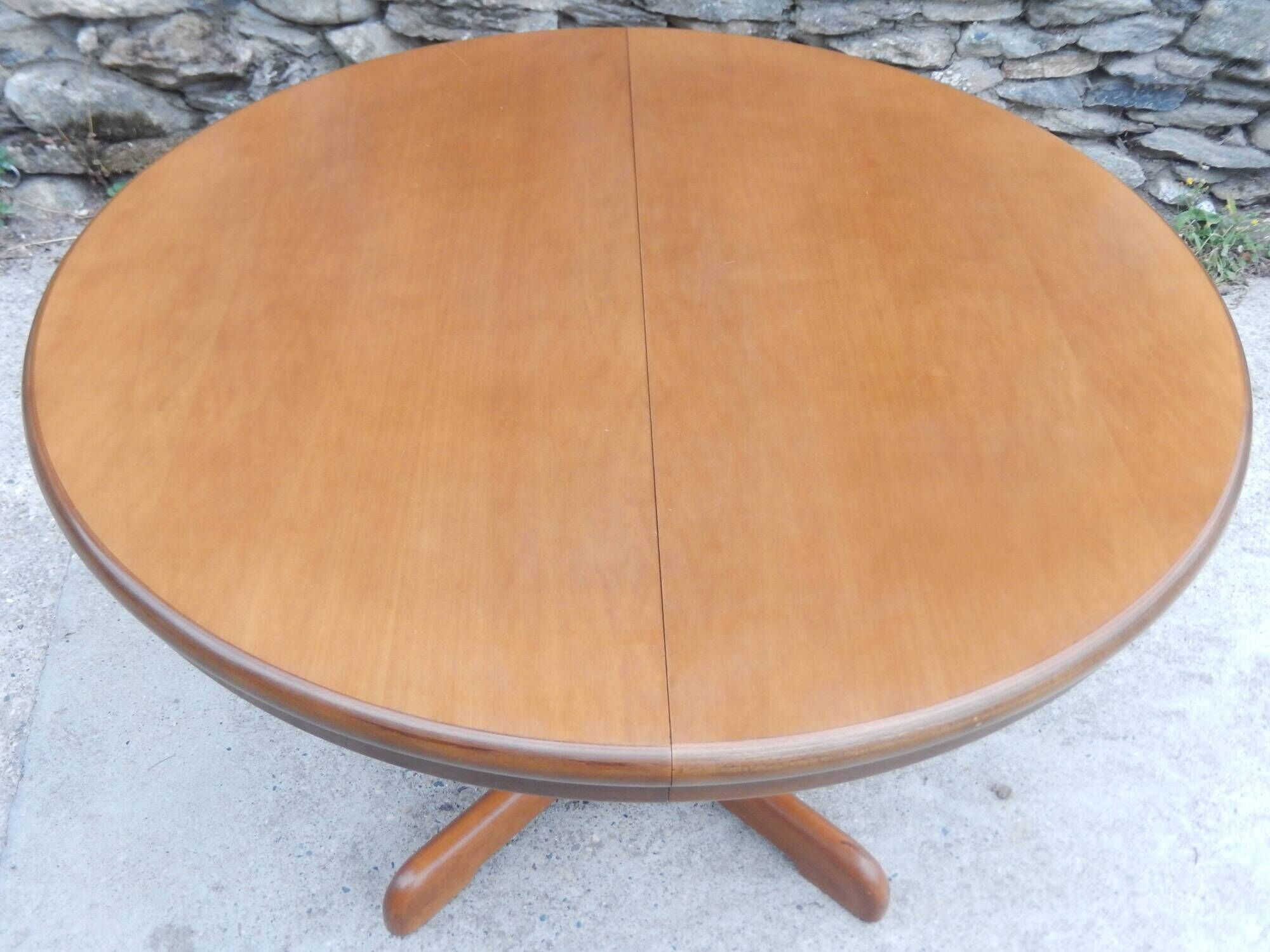 Magnifique table ronde scandinave à rallonge style Regain / Baumann