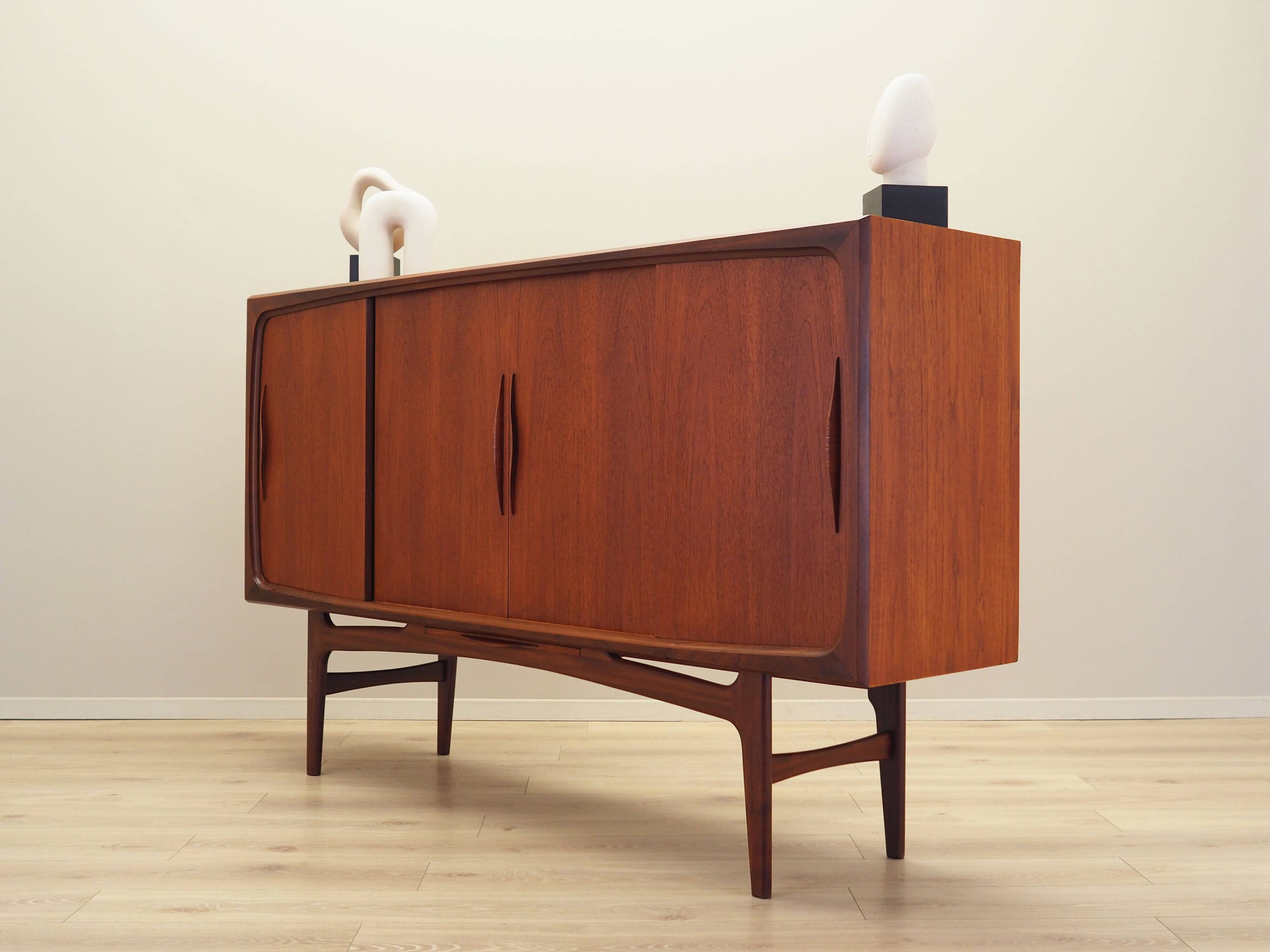 Buffet haut en teck, design danois, années 1970, fabrication : Danemark