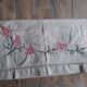 Drap ancien en lin brodé decor fleurs rose 210x300 cm