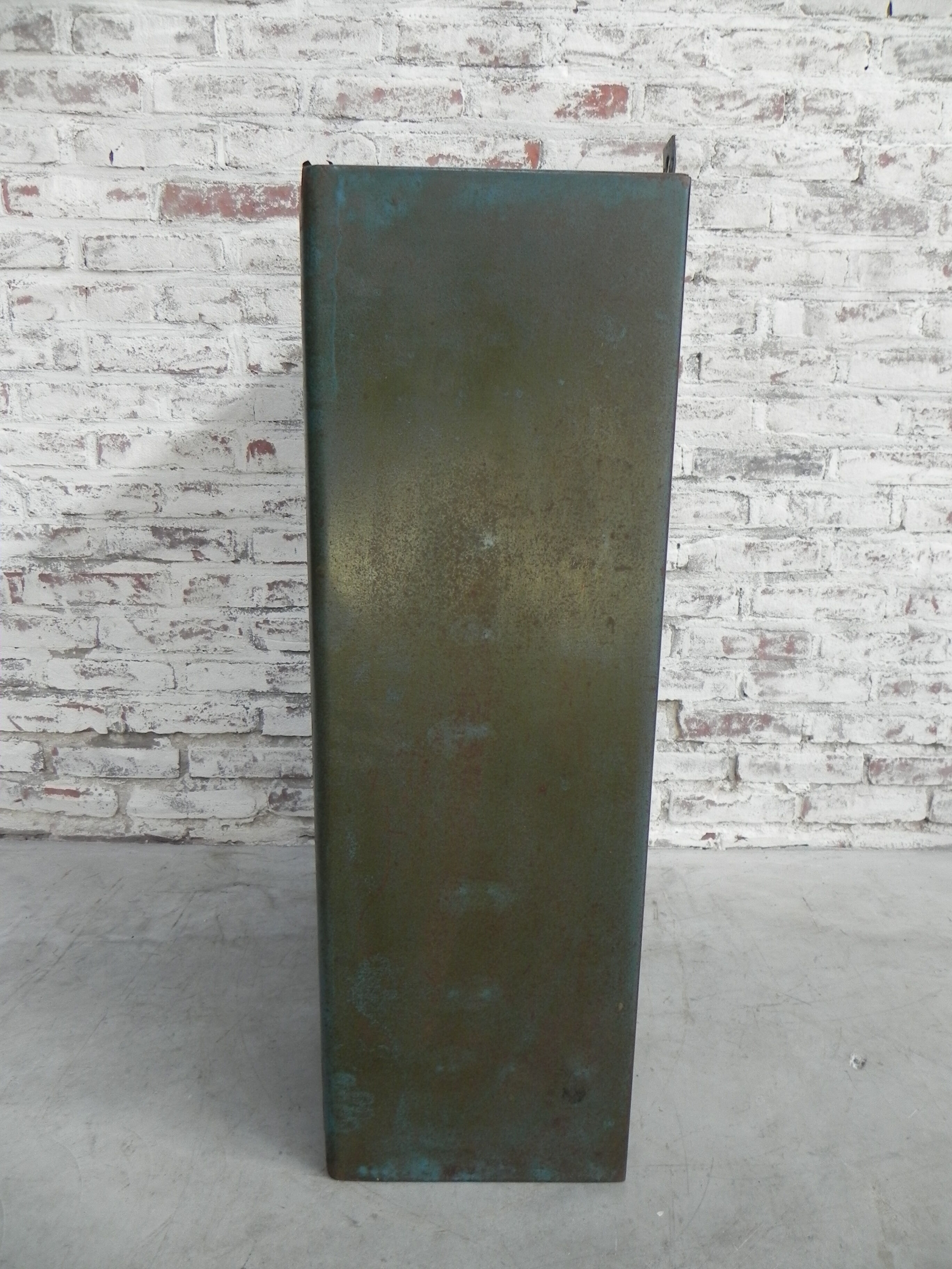 Industrial steel tool cabinet, hanging model, HR and Co