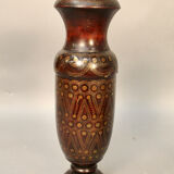 Vase en bois tourné incrustation laiton oriental