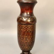 Vase en bois tourné incrustation laiton oriental