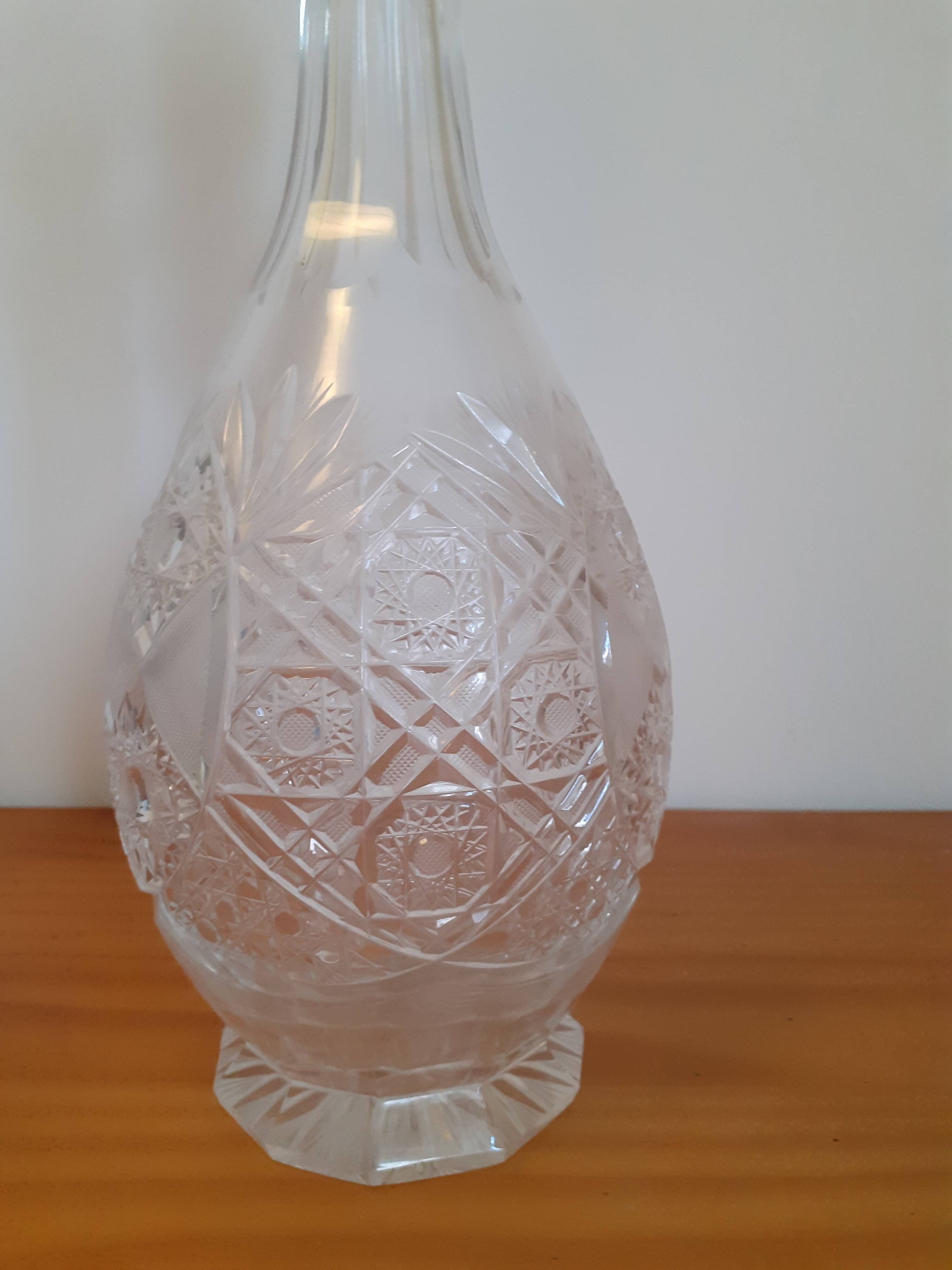 Carafe en cristal taillé de bohème, très beau bouchon