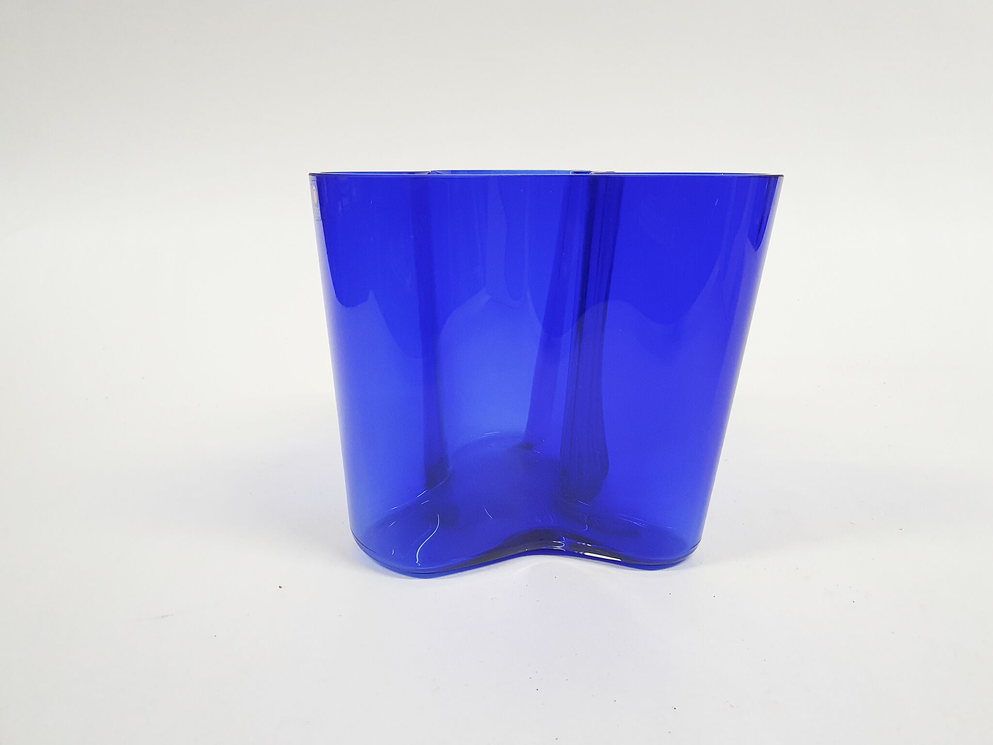 Vase en verre bleu de Alvar Aalto pour Iittala, Finlande, 1936