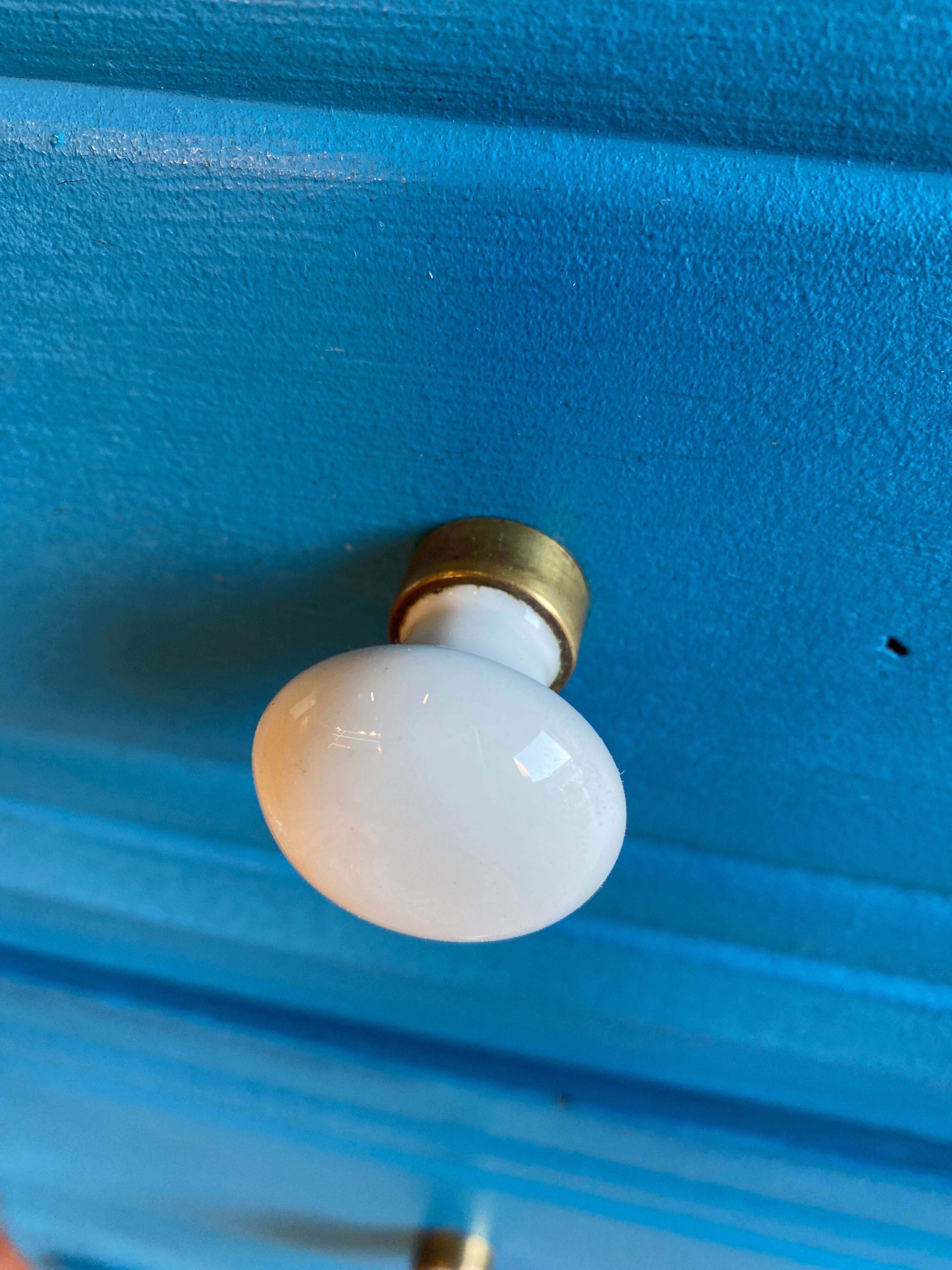 Commode bleu pétrole ciré