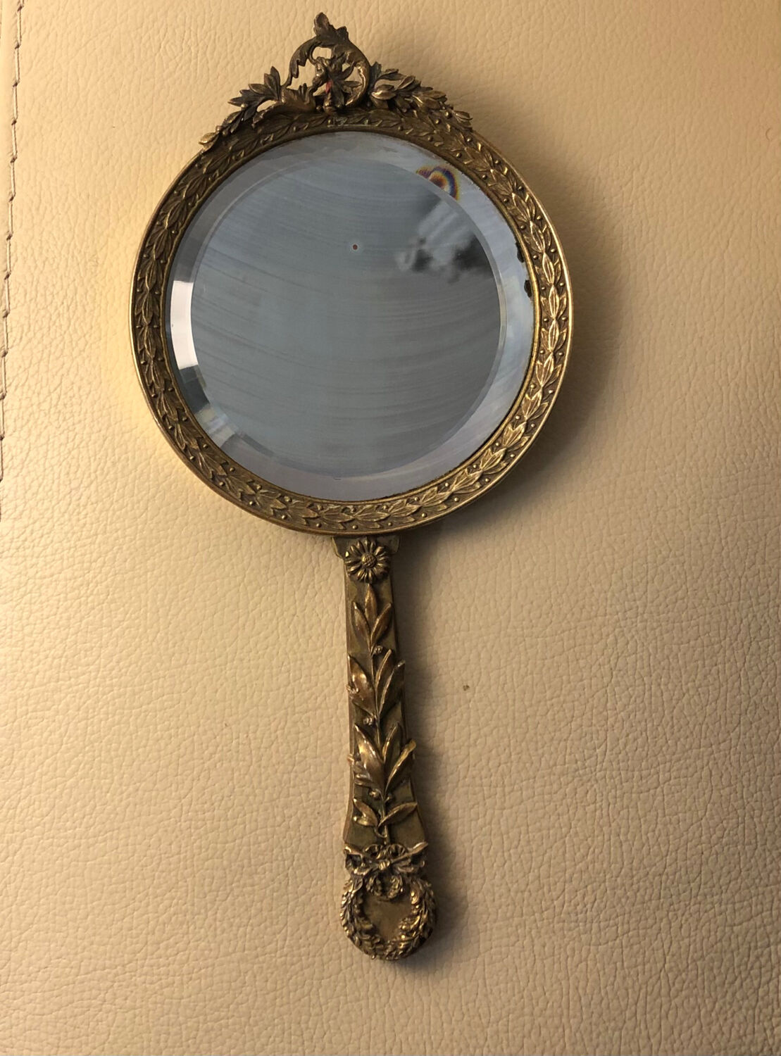 Hand mirror in gilded bronze