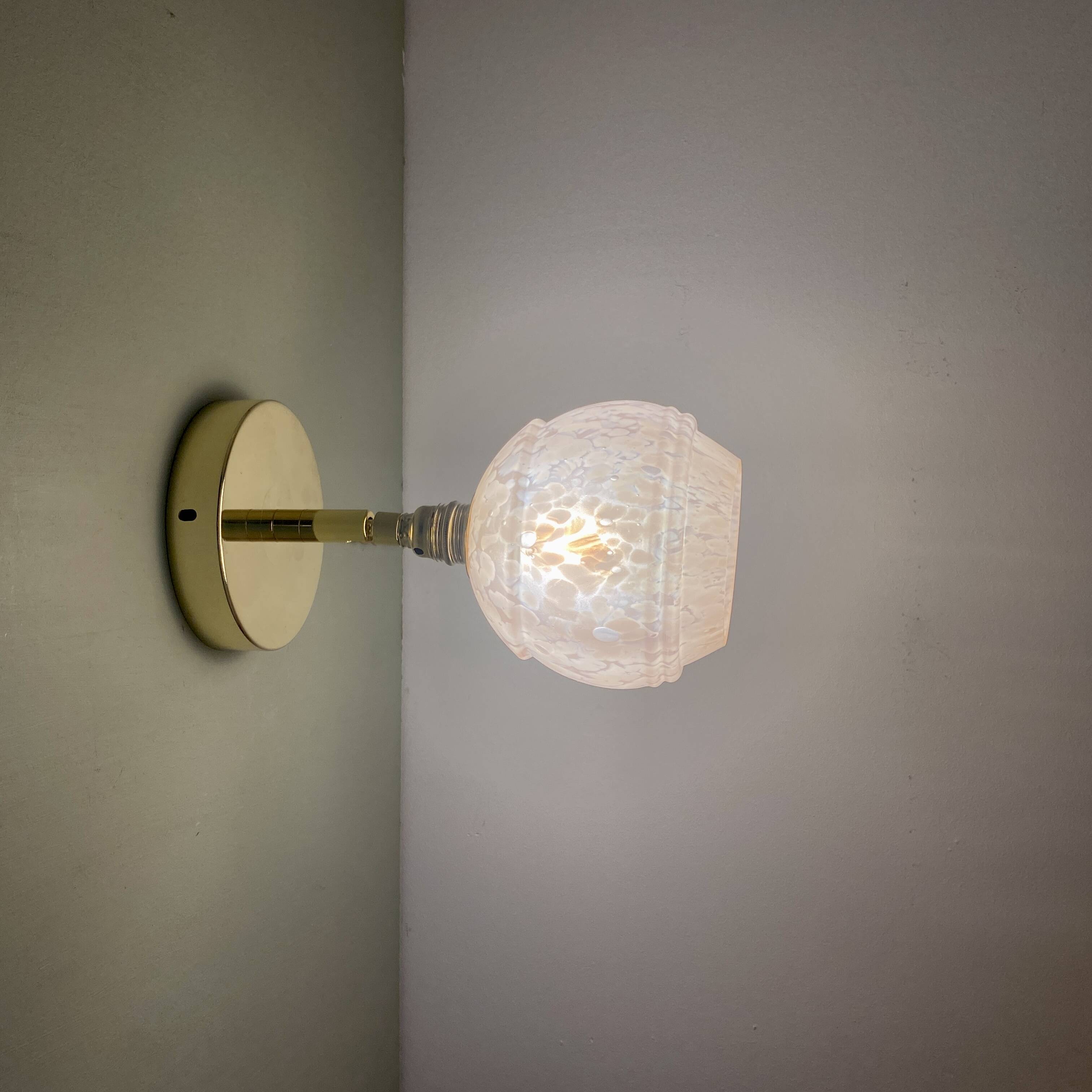 Vinatge tulip wall light in pink CLichy glass