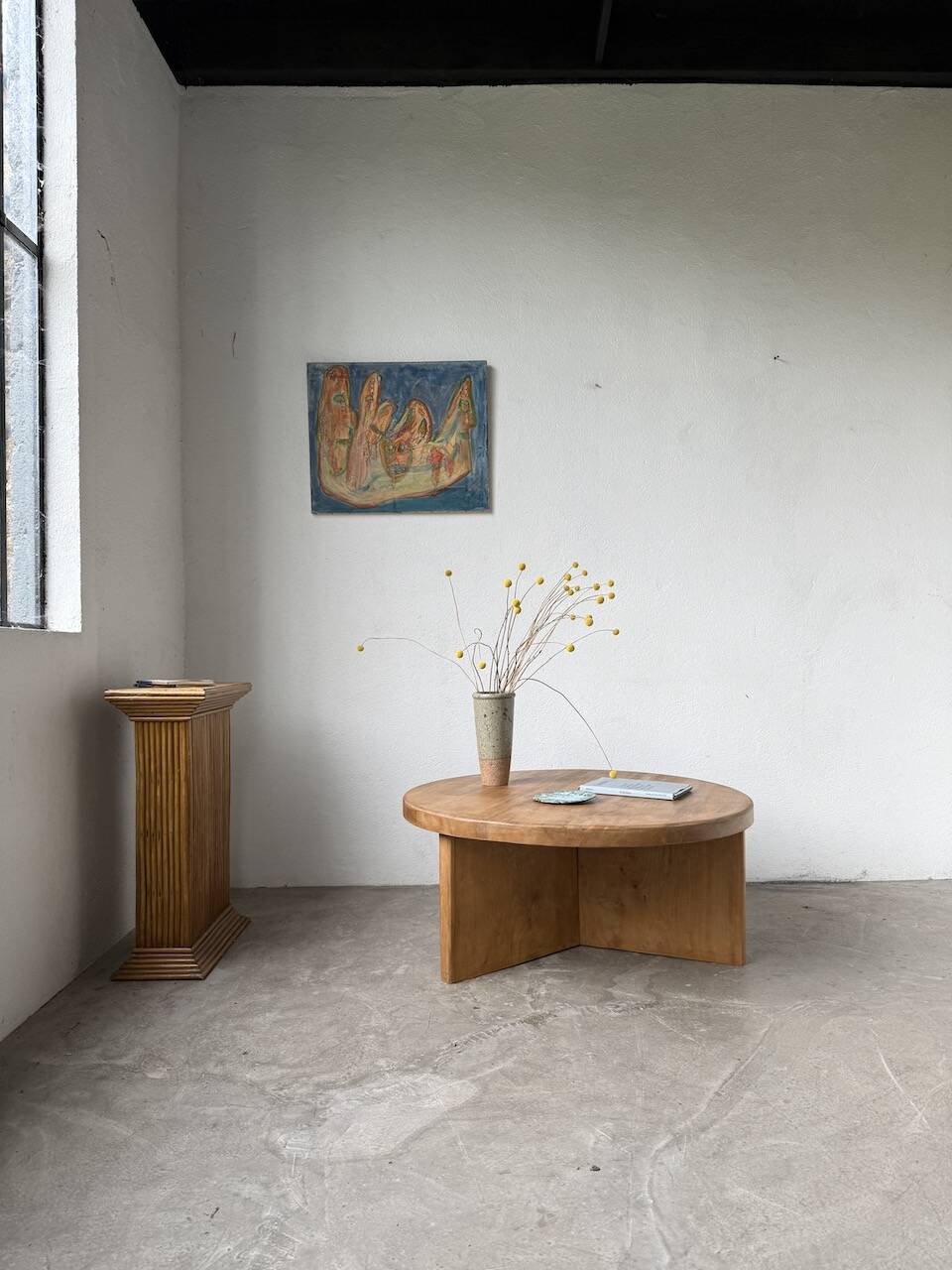 Round modernist coffee table, elm, 1950s.