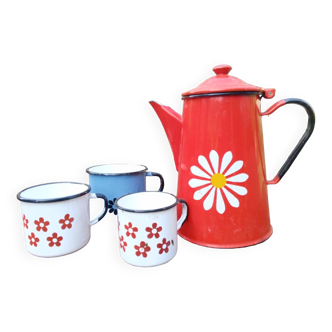 Teapot and cups