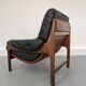 Fauteuil en teck et cuir années 1960