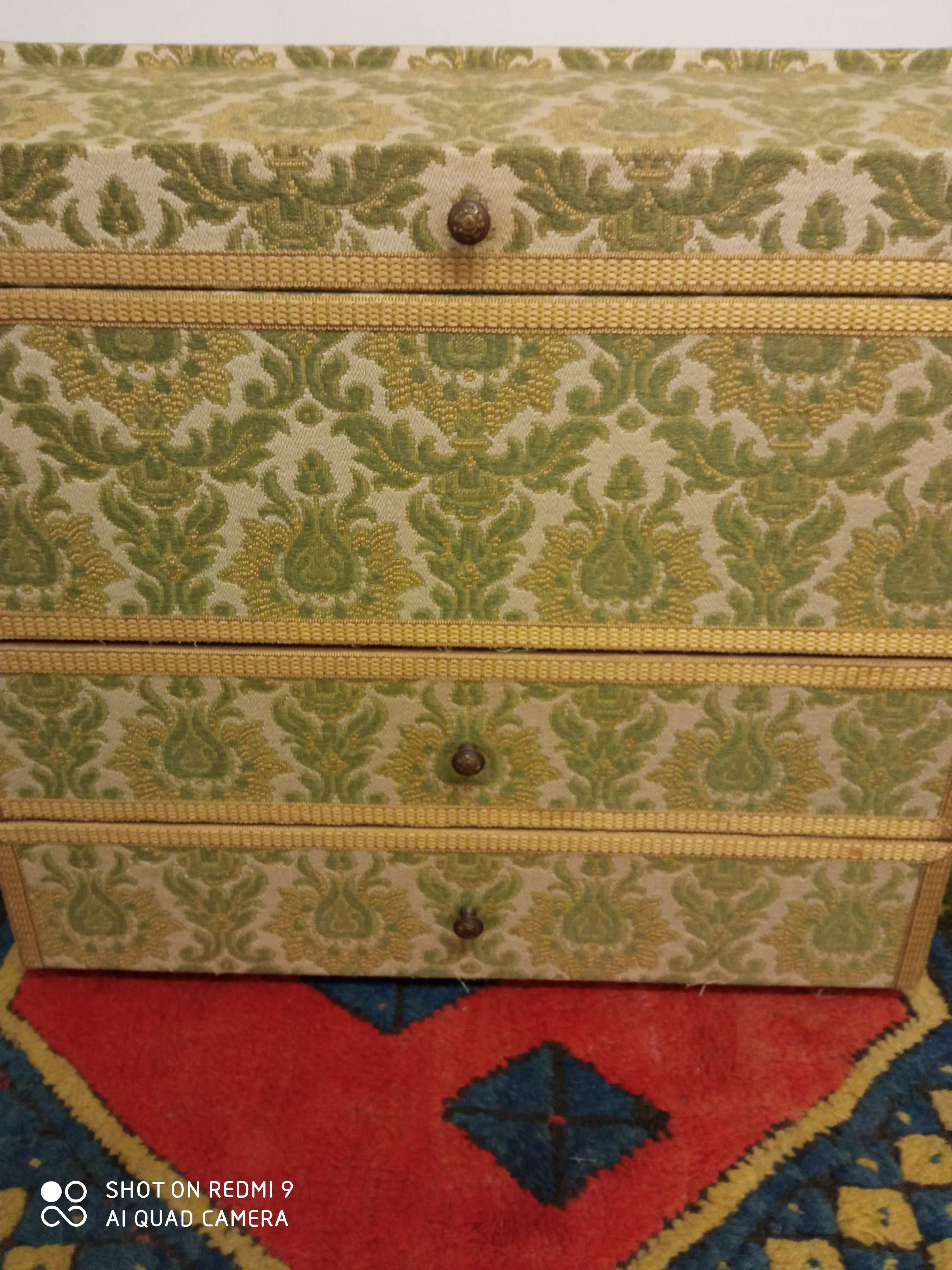 Old malle has drawers