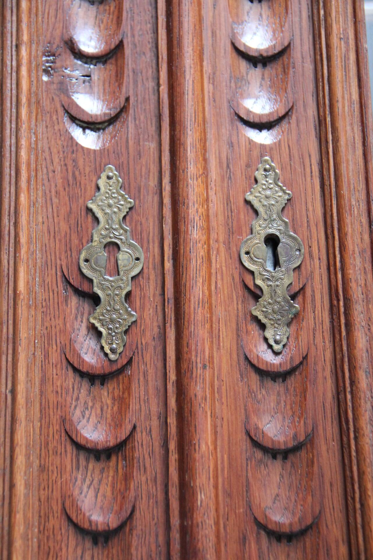 Imposing Neo-Renaissance oak sideboard, late 19th century.
