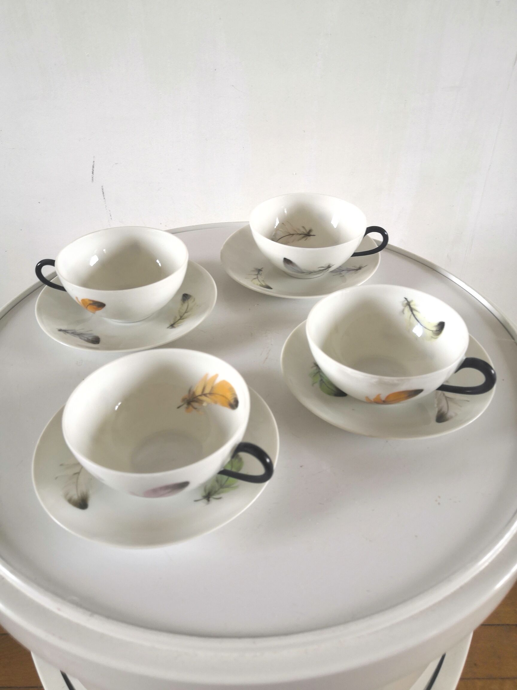 4 cups and cups in fine Limoges porcelain signed LC 60s