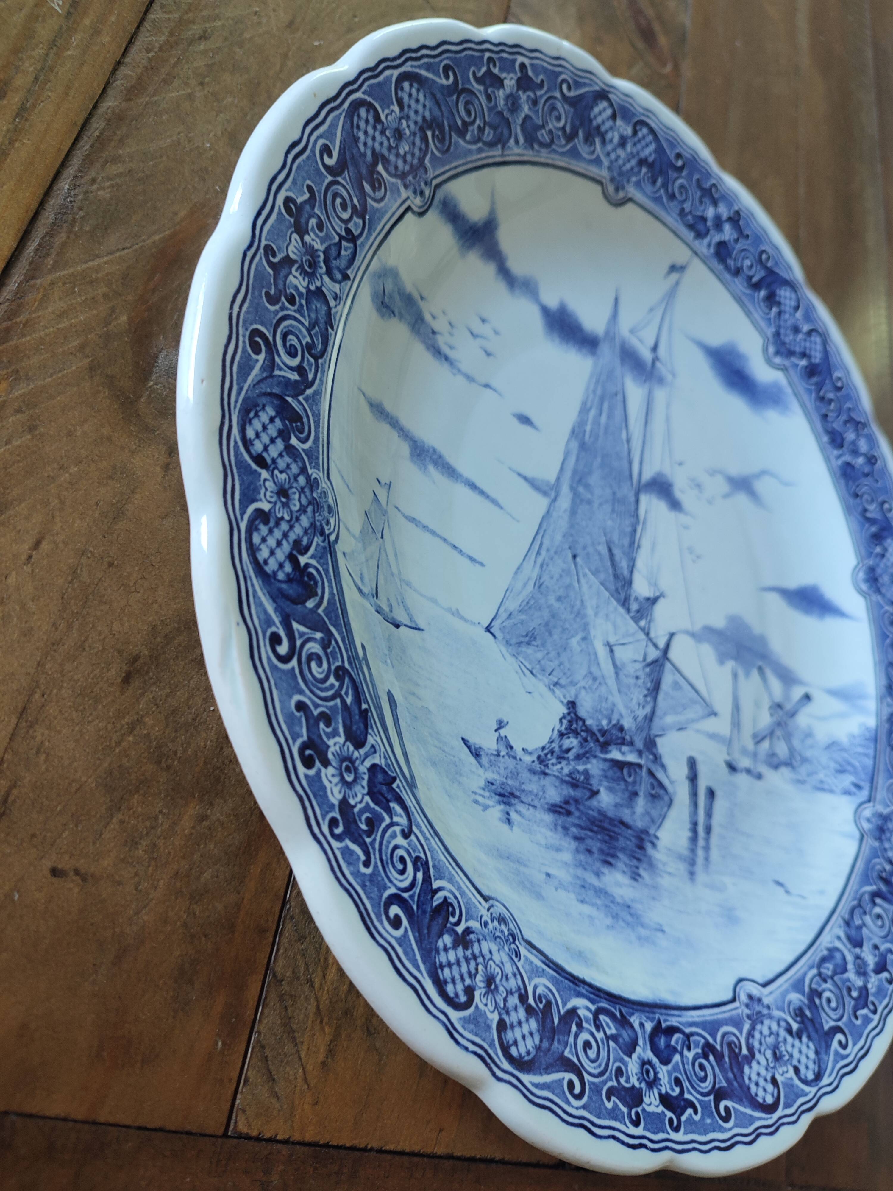 Decorative wall plate in Delft Blue