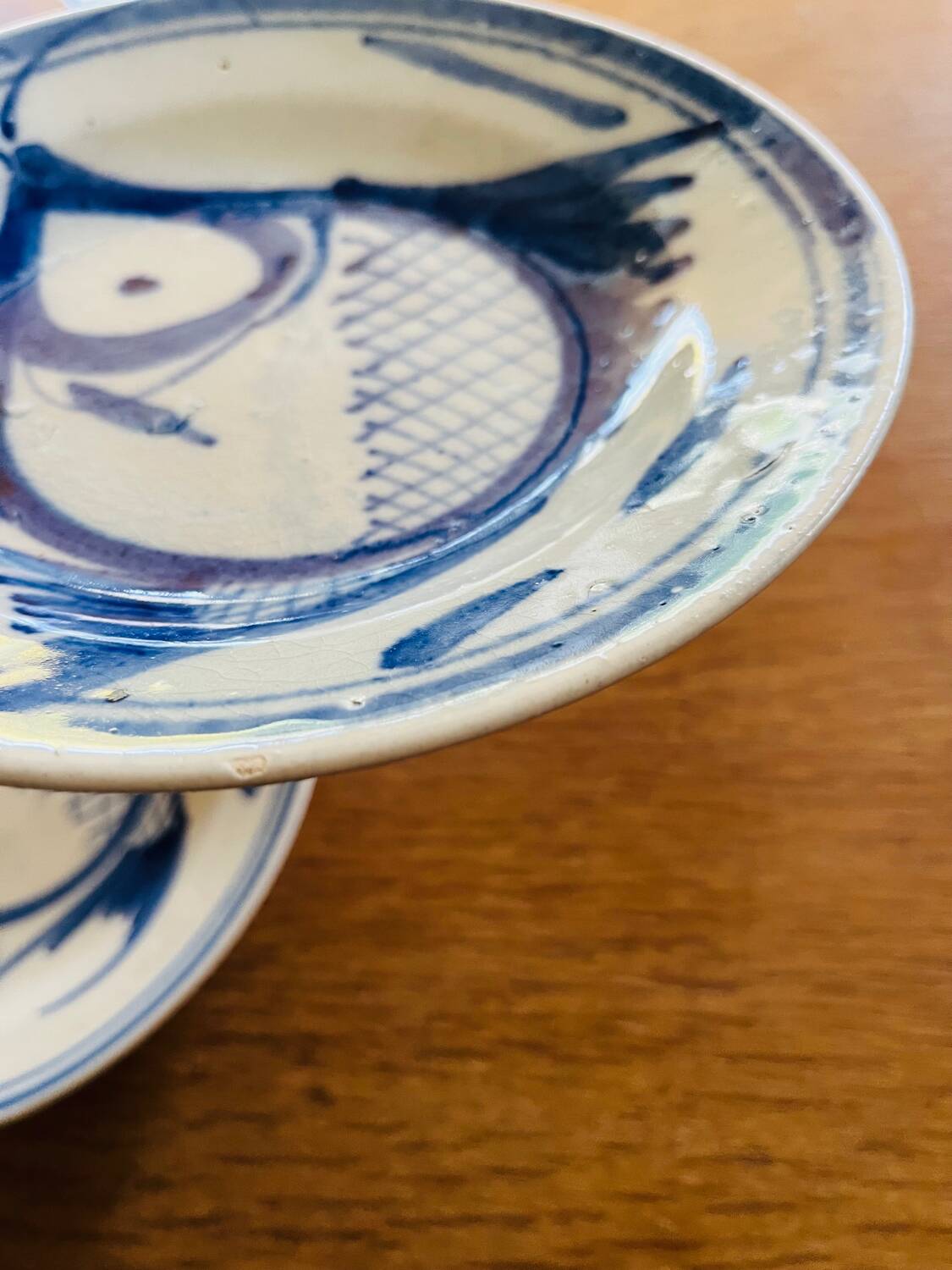 Earthenware plates with carp pattern