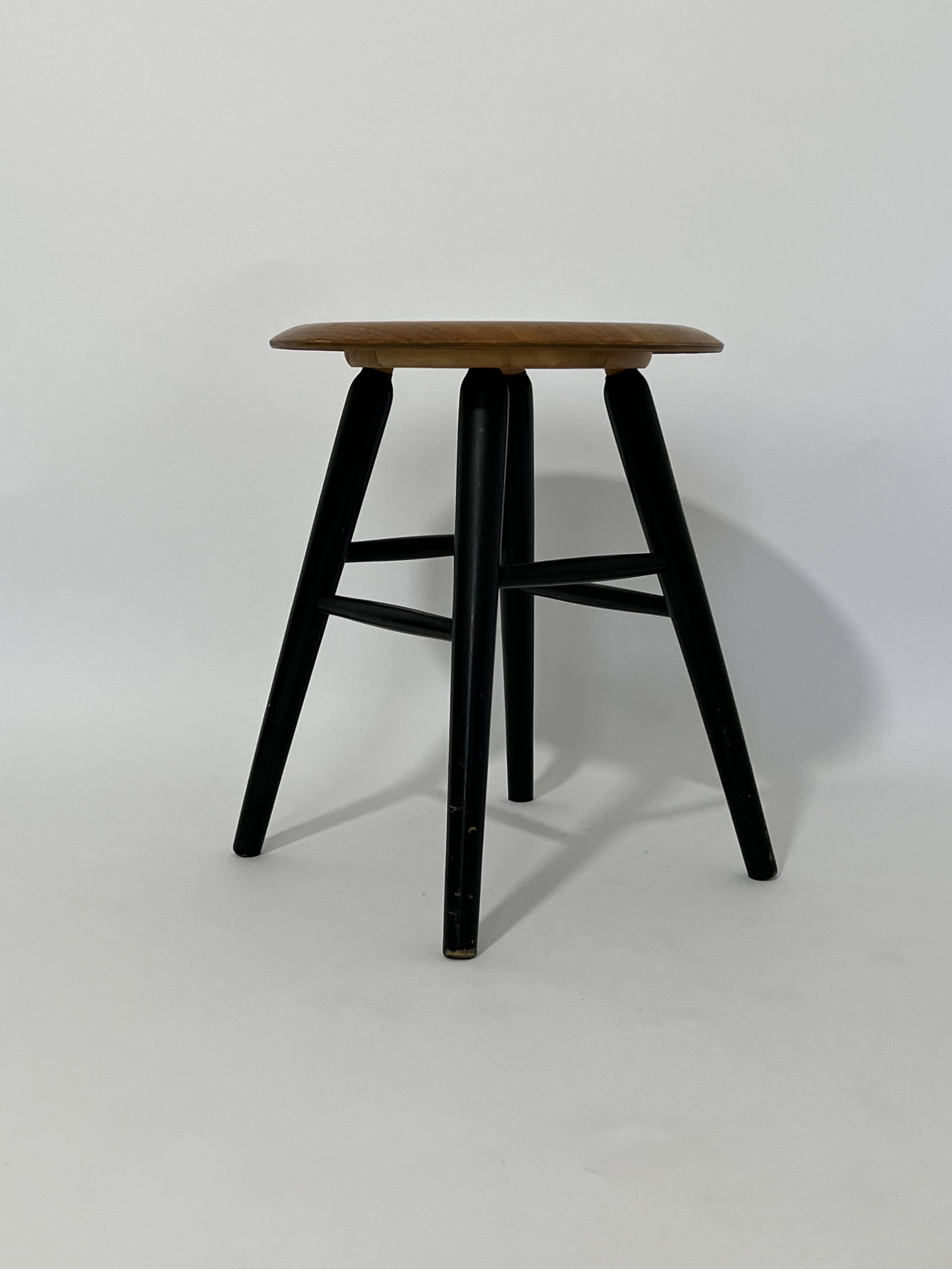 Ilmari Tapiovaara designer stool for Nesto, 1950s
