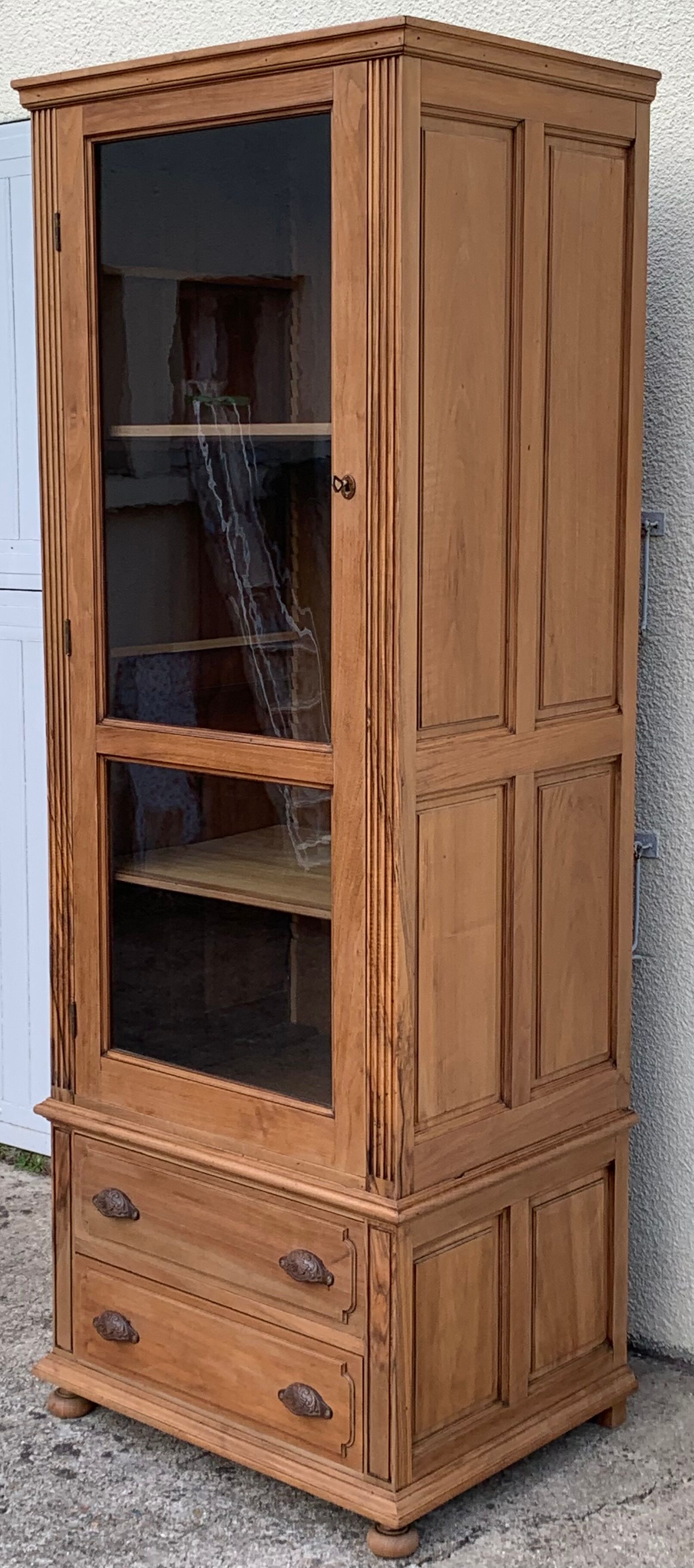 Armoire bonnetière parisienne vitrée 1920