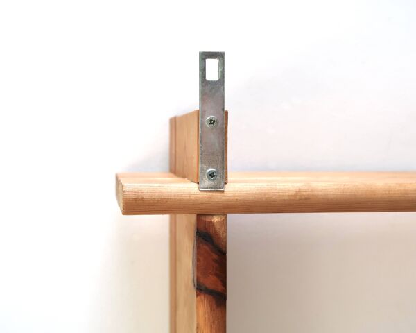 Etagère murale en pin Maison Regain, années 70