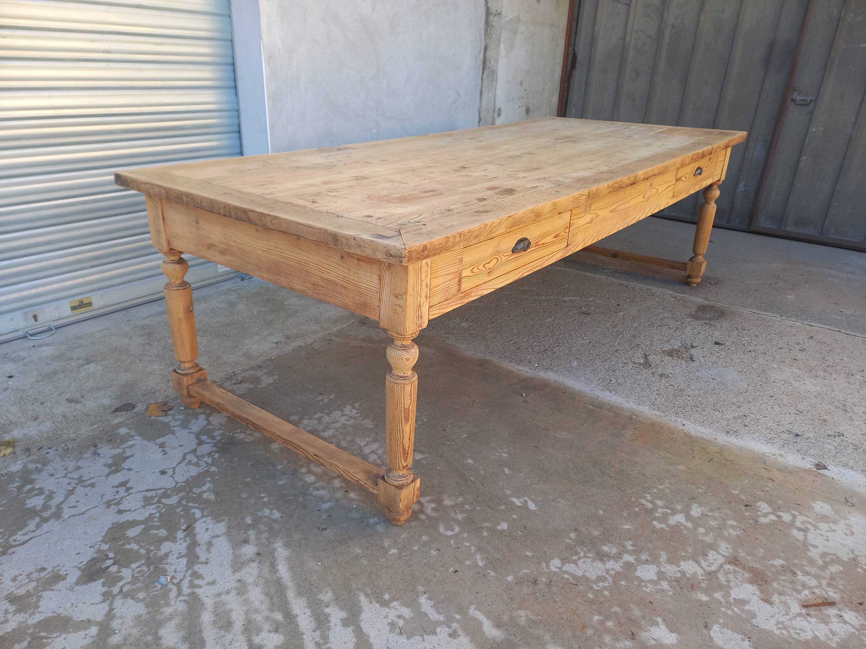 Grande table de communauté en chêne et sapin