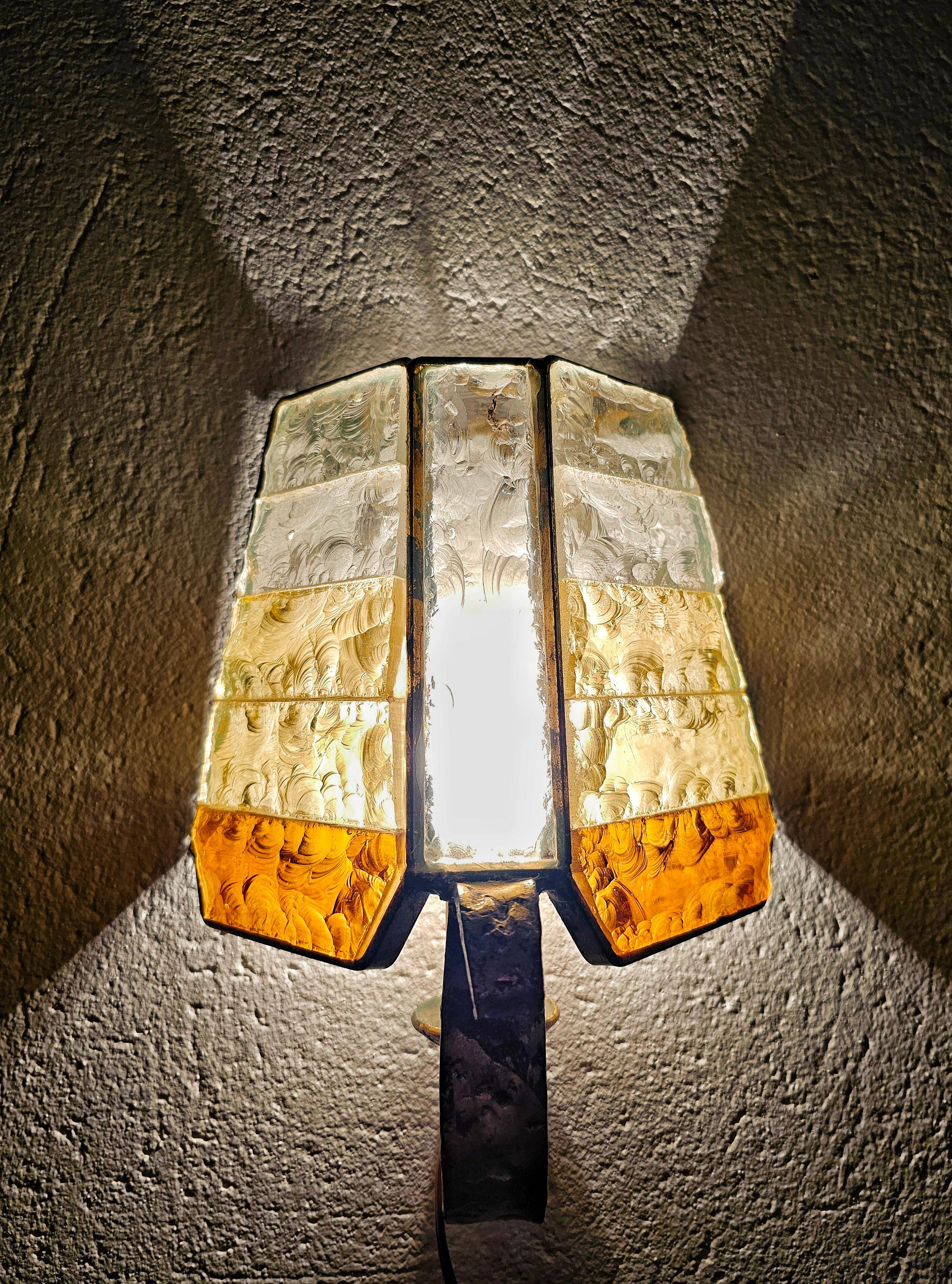 Brutalist pair of wall sconces in hammered glass by Longobard 1970.