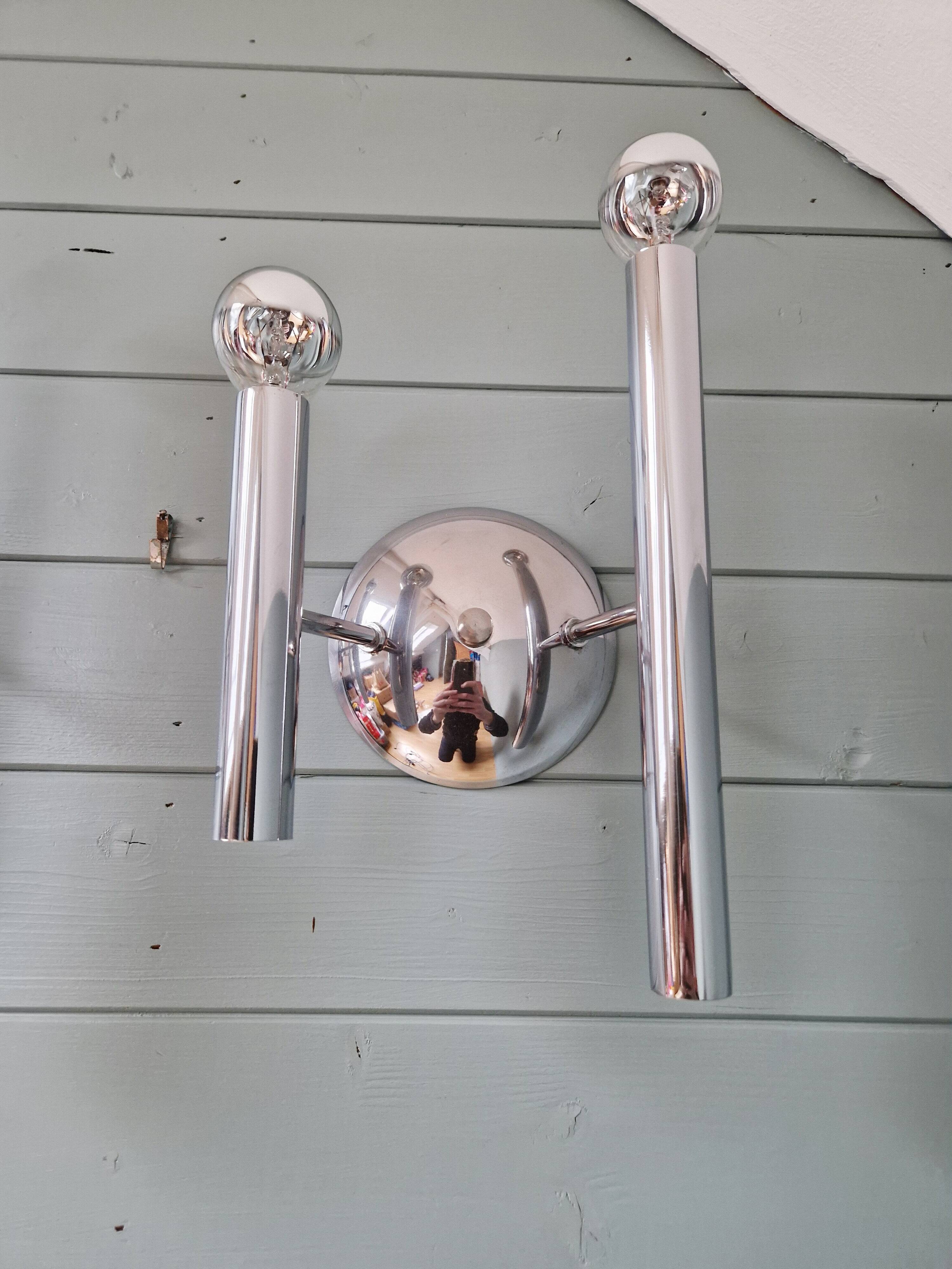 Pair of Space Age wall sconces in chrome metal, 1970.