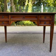 Bureau Roche Bobois en merisier massif style Louis XVI avec tirettes