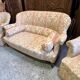 Salon Crapaud ancien de 3 pièces recouvert d’un beau velours, canapé et fauteuils