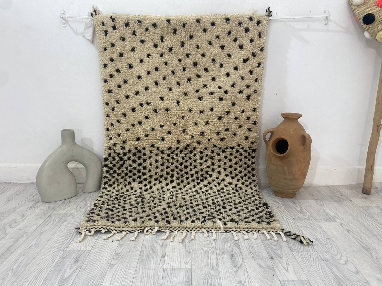 Handcrafted Moroccan Berber carpet 150 x 92 CM