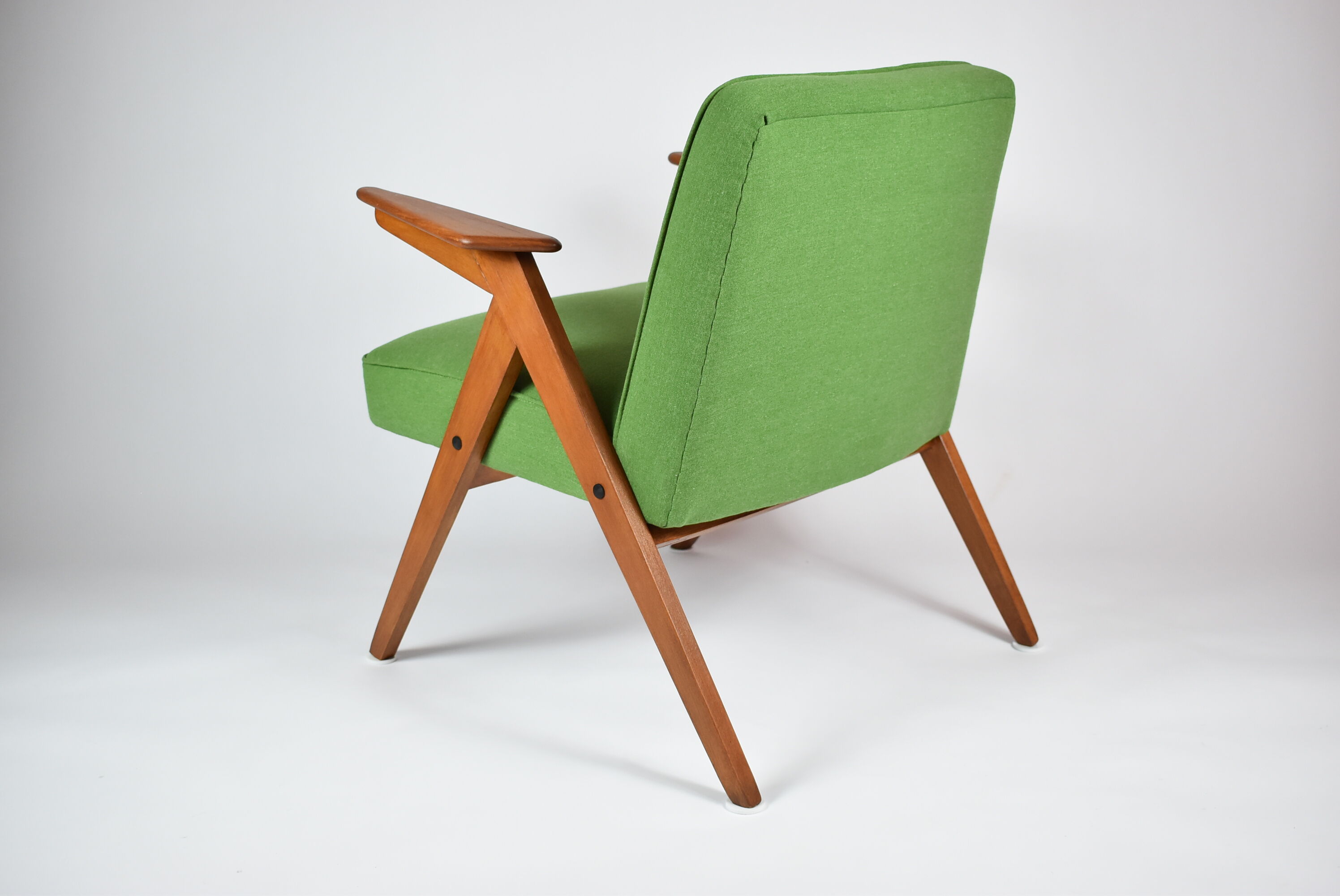 Fauteuil bunny, restauré, tissu vert, années 1960
