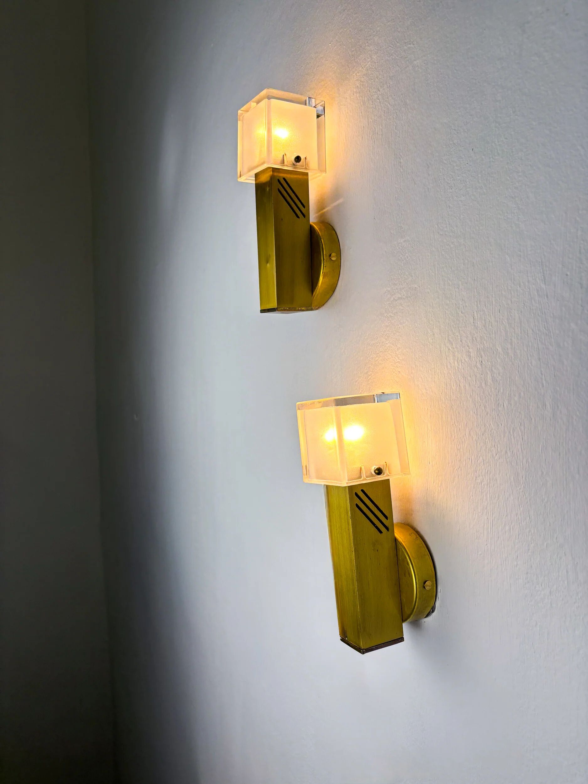Pair of cubic Murano glass wall lights by Gaetano Sciolari, Italy 1970s