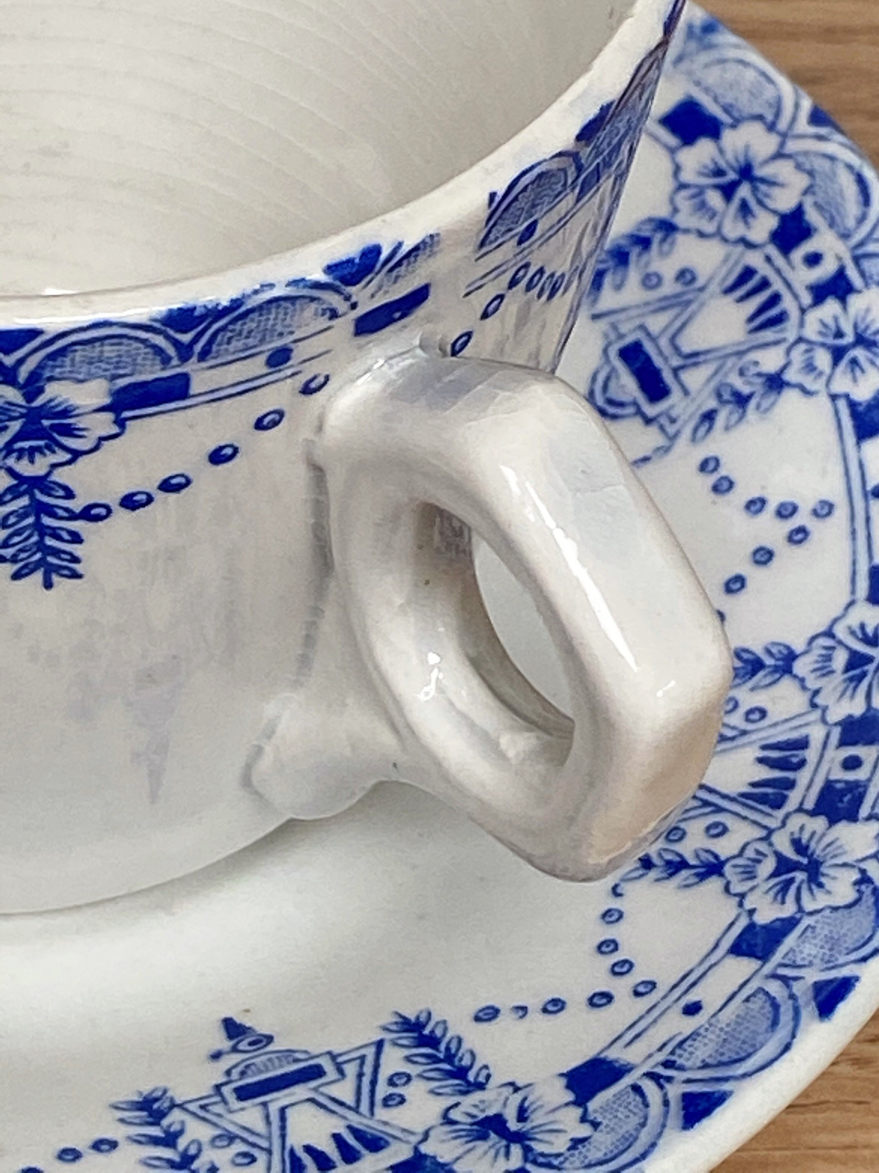 Set of 3 tea cups and their earthenware cups