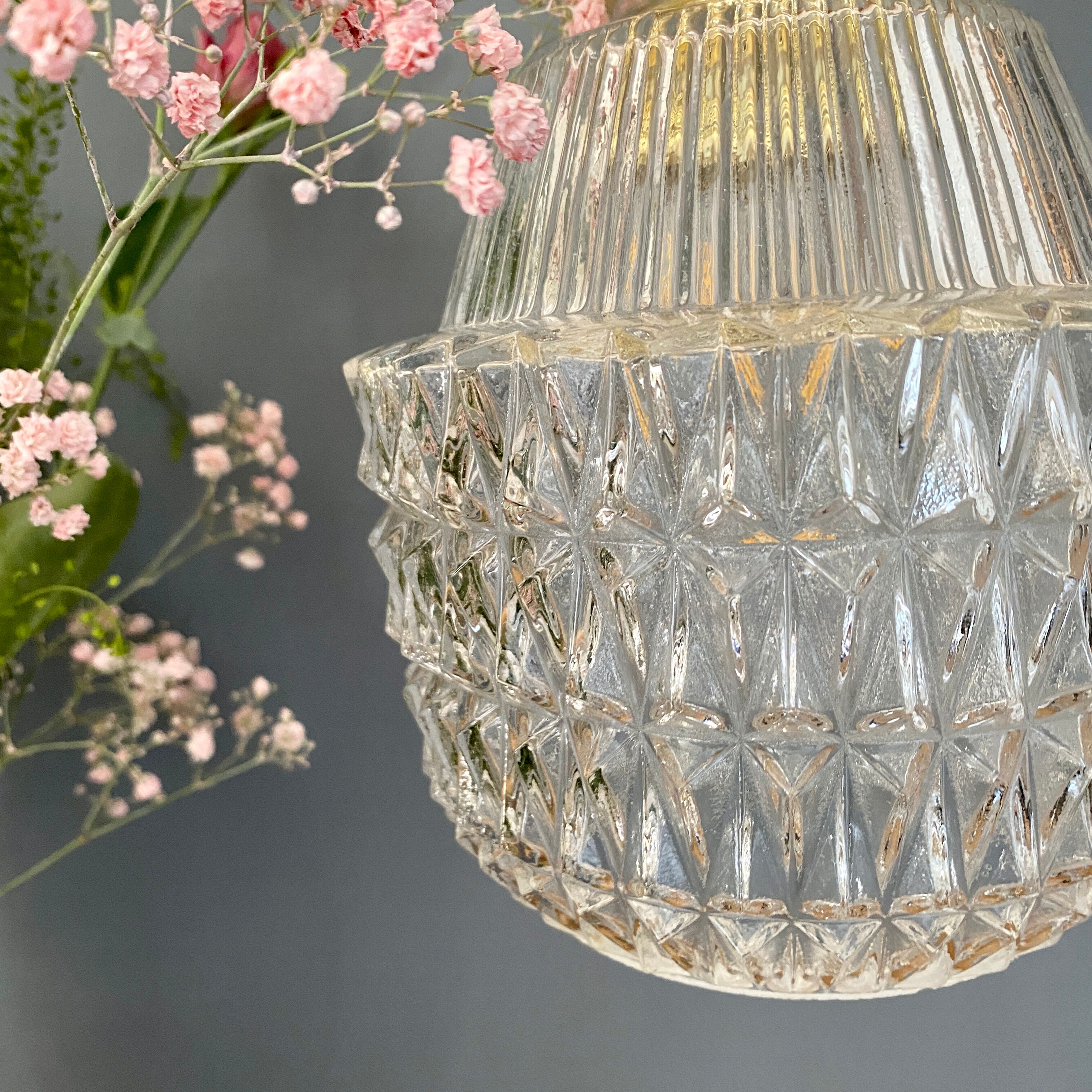 Suspension globe vintage en verre moulé transparent